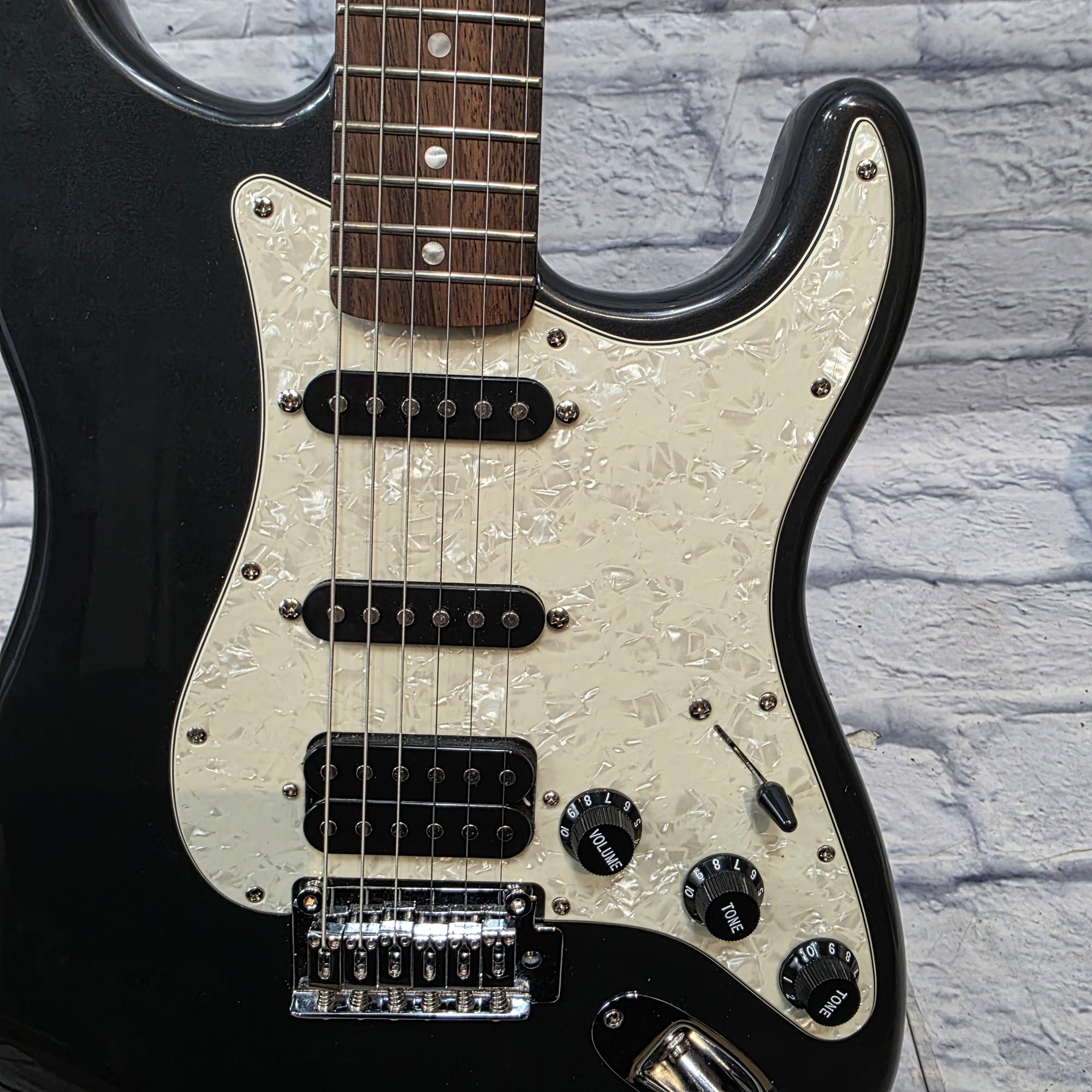 Squier Affinity Stratocaster HSS 2022 - Grey Electric Guitar