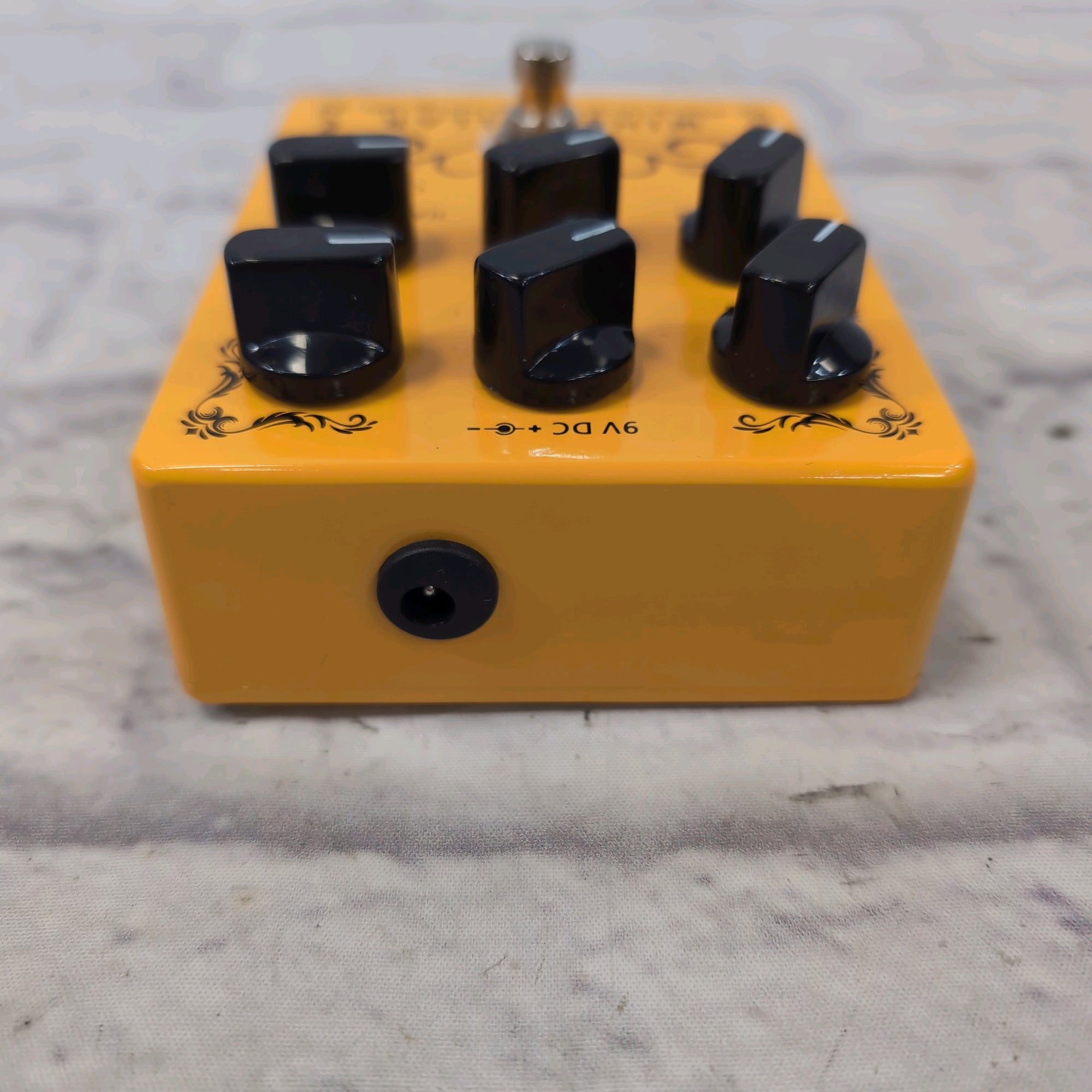 Caline Wine Cellar Bass Drive & DI Pedal