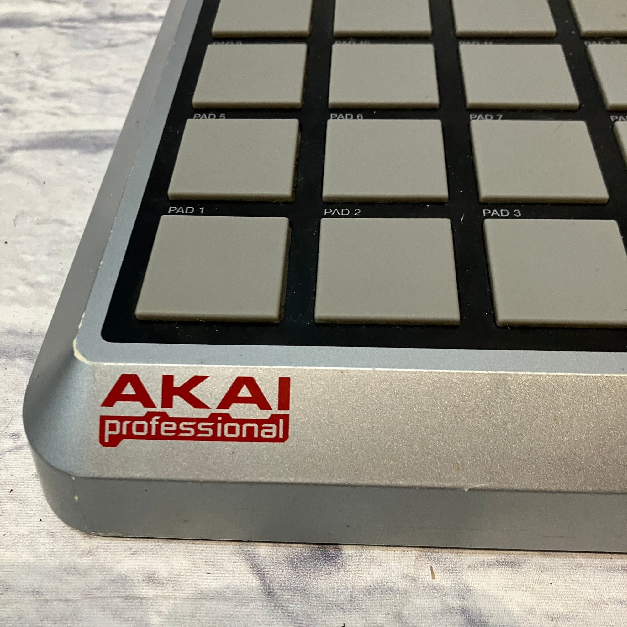 Akai MPD 24 Midi Controller - Evolution Music