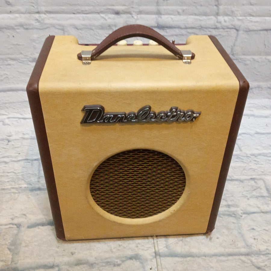 Danelectro Nifty Seventy Guitar Combo Amp