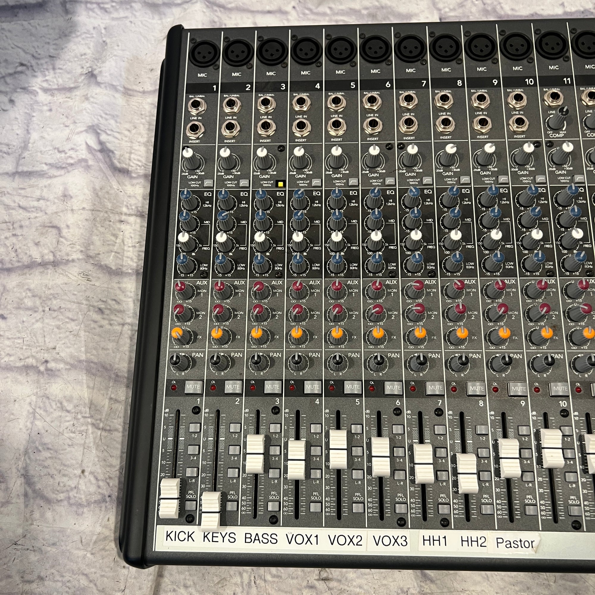 Mackie ProFX22 V1 22 Channel Passive Mixer with Effects