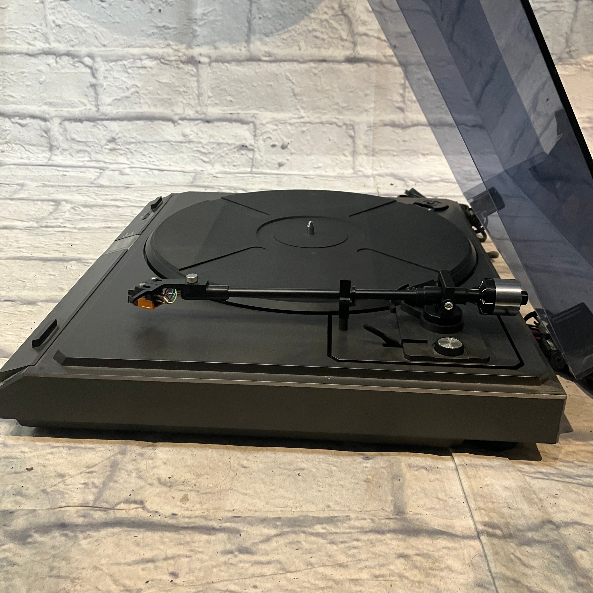 NAD 5125 Turntable