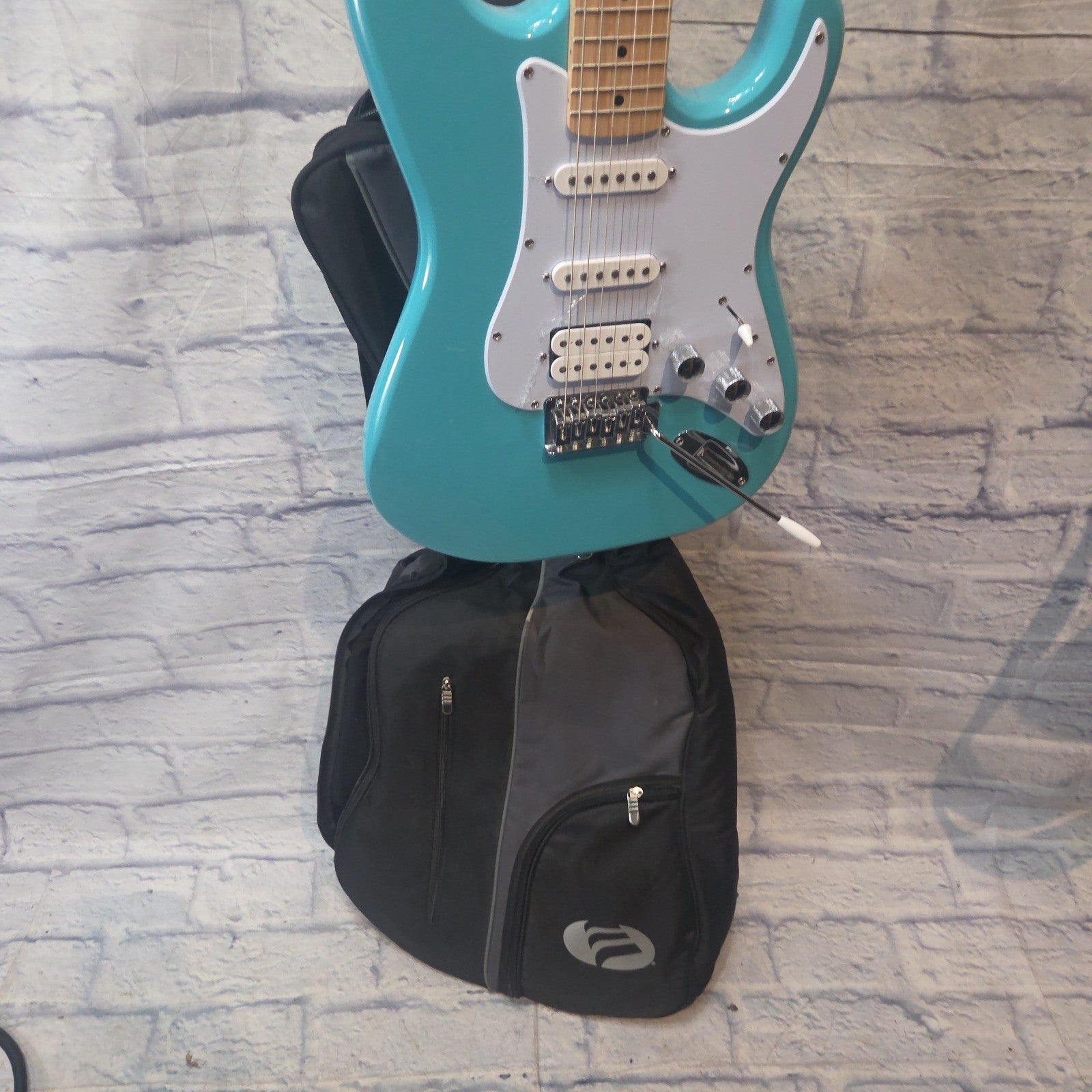 Kramer Focus Teal VT-211S ( With Case) Electric Guitar