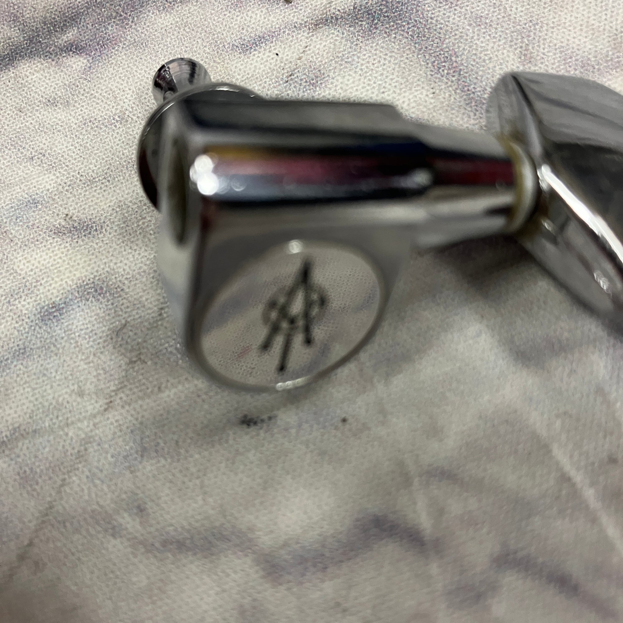 Alvarez Single 3x3 Tuning Machine Bass Side