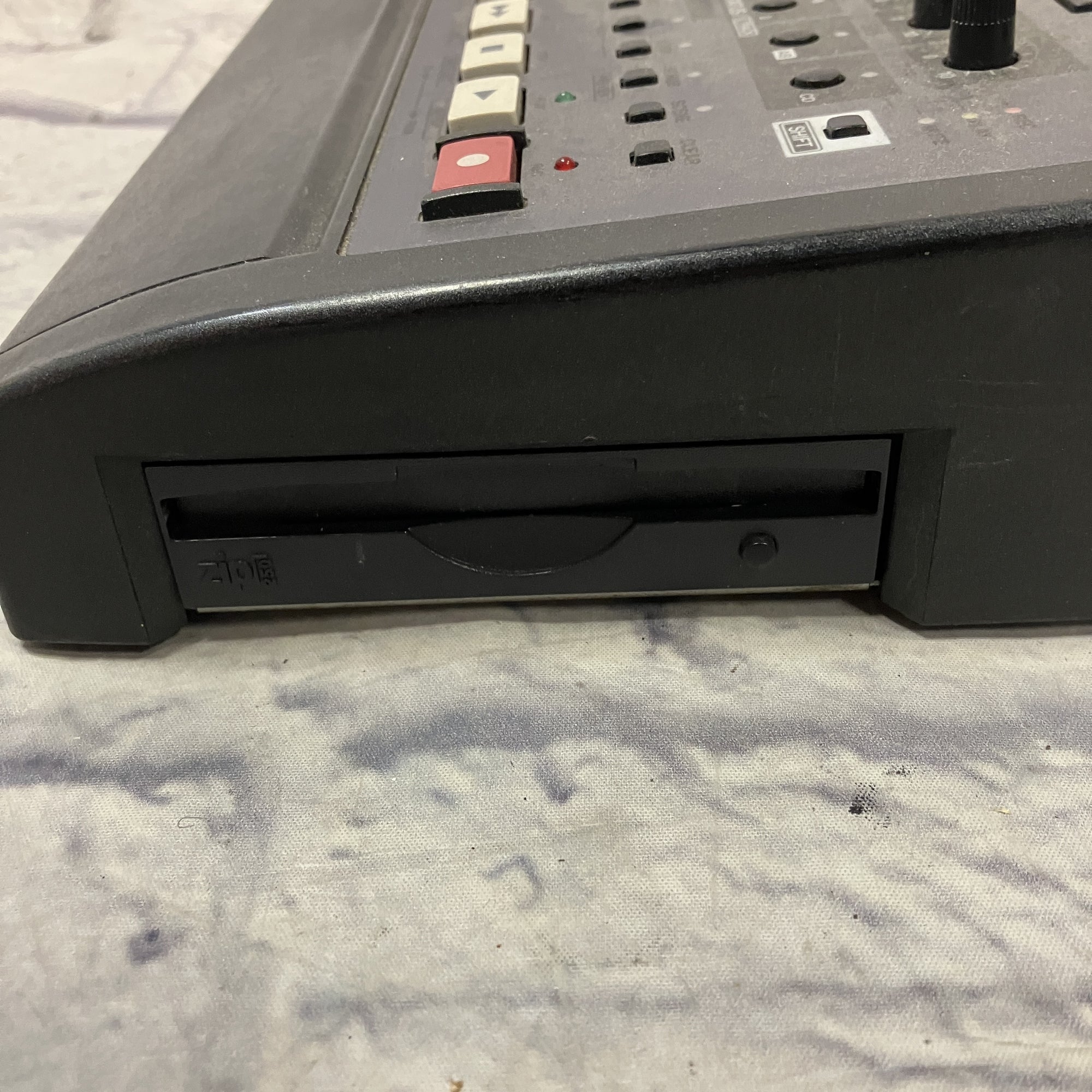 Roland VS-840GX Digital Multitrack Recorder