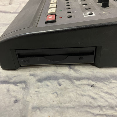 Roland VS-840GX Digital Multitrack Recorder