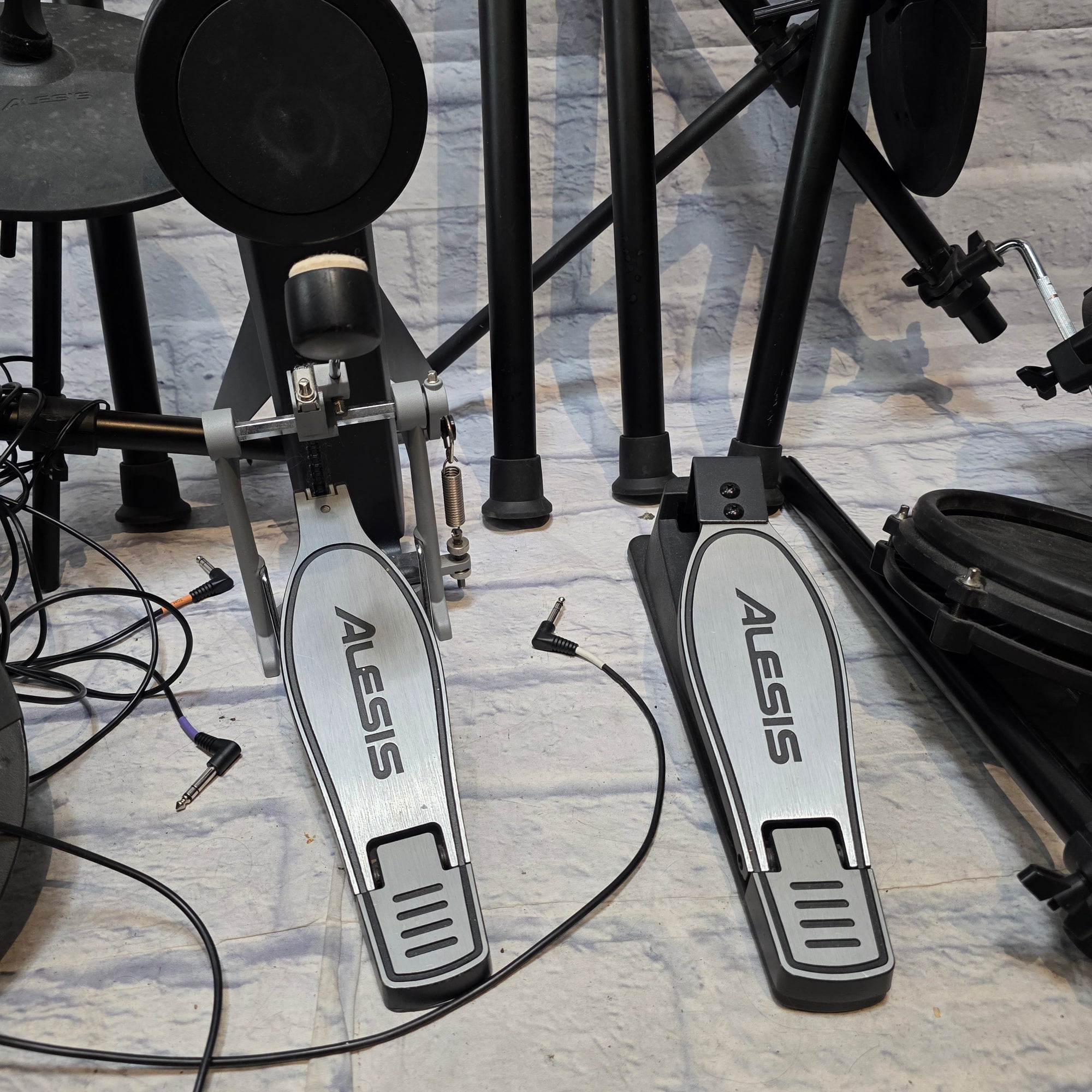 Alesis Nitro Mesh Kit Electronic Drum Set 2010s - Black Electric Drum Kit