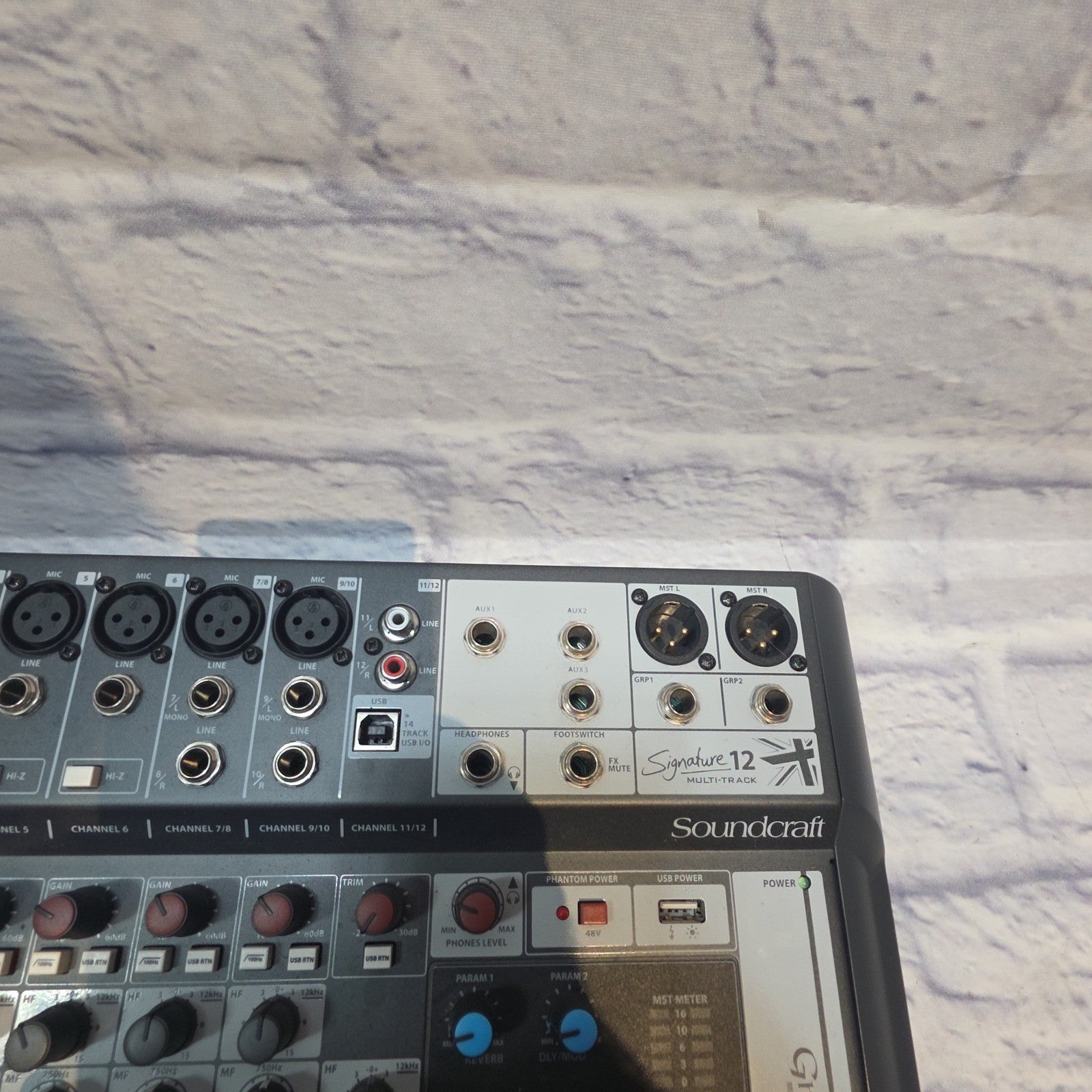 Soundcraft Signature 12 Mixer