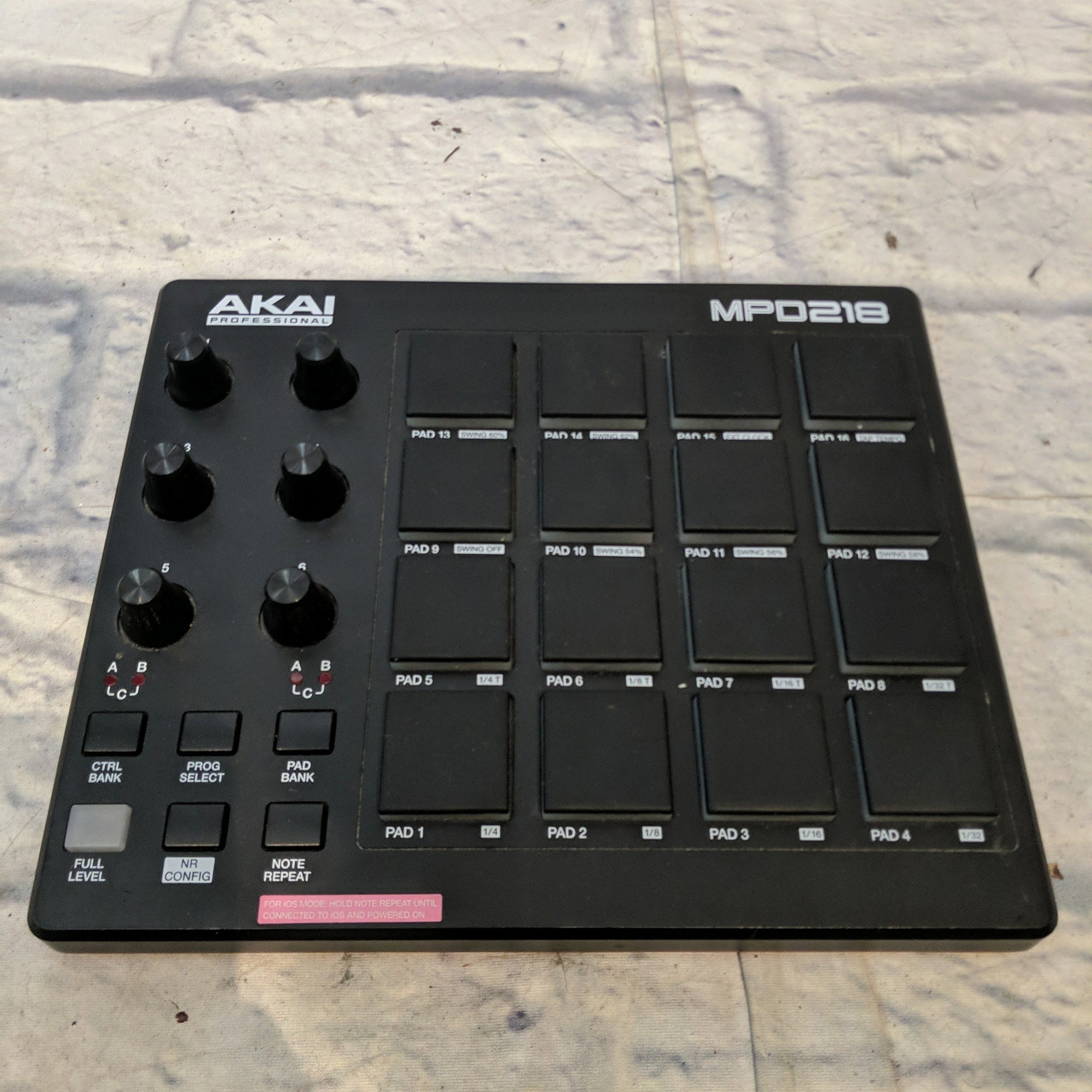 Akai MPD218 Controller