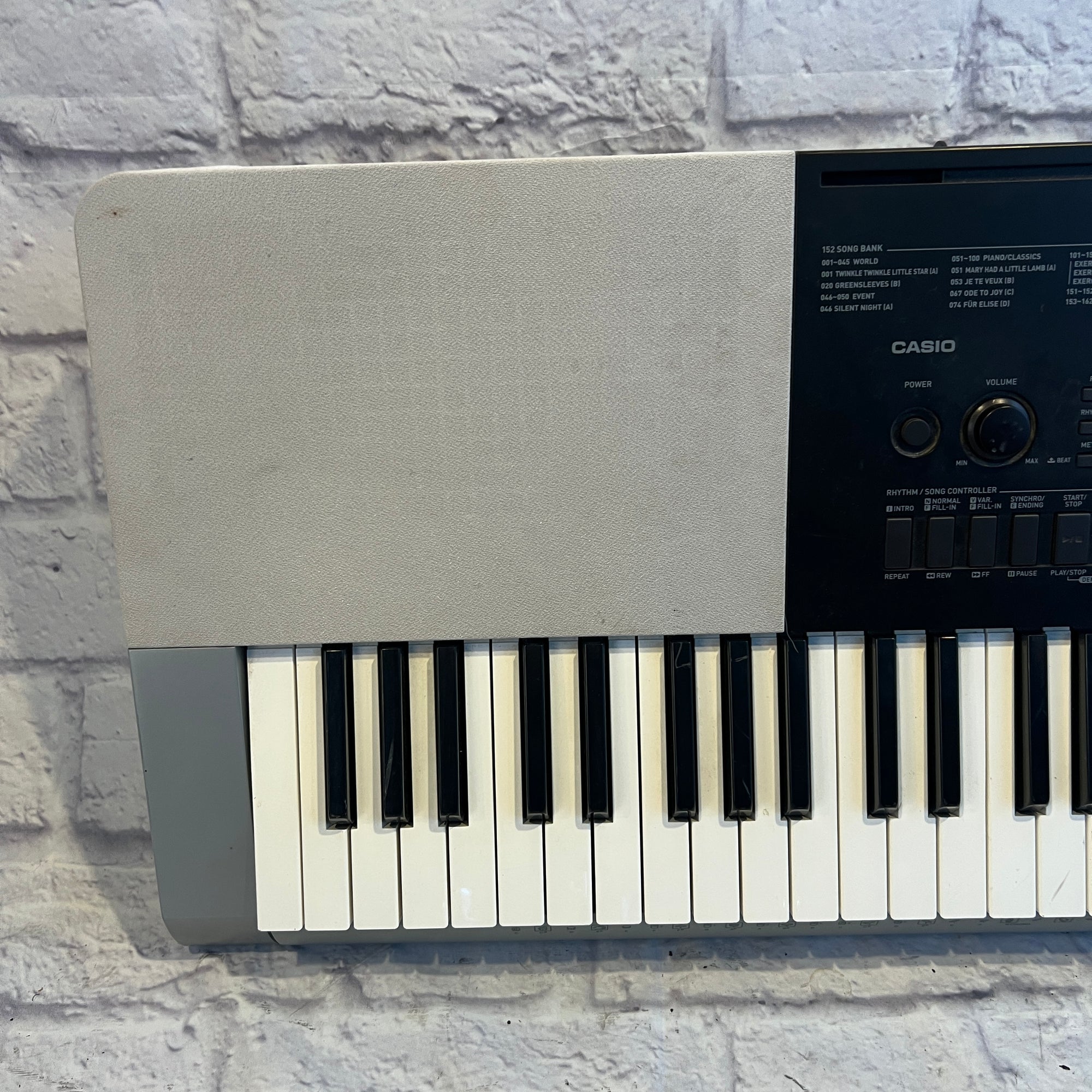 Casio WK-220 61-Key Electronic Keyboard / Organ