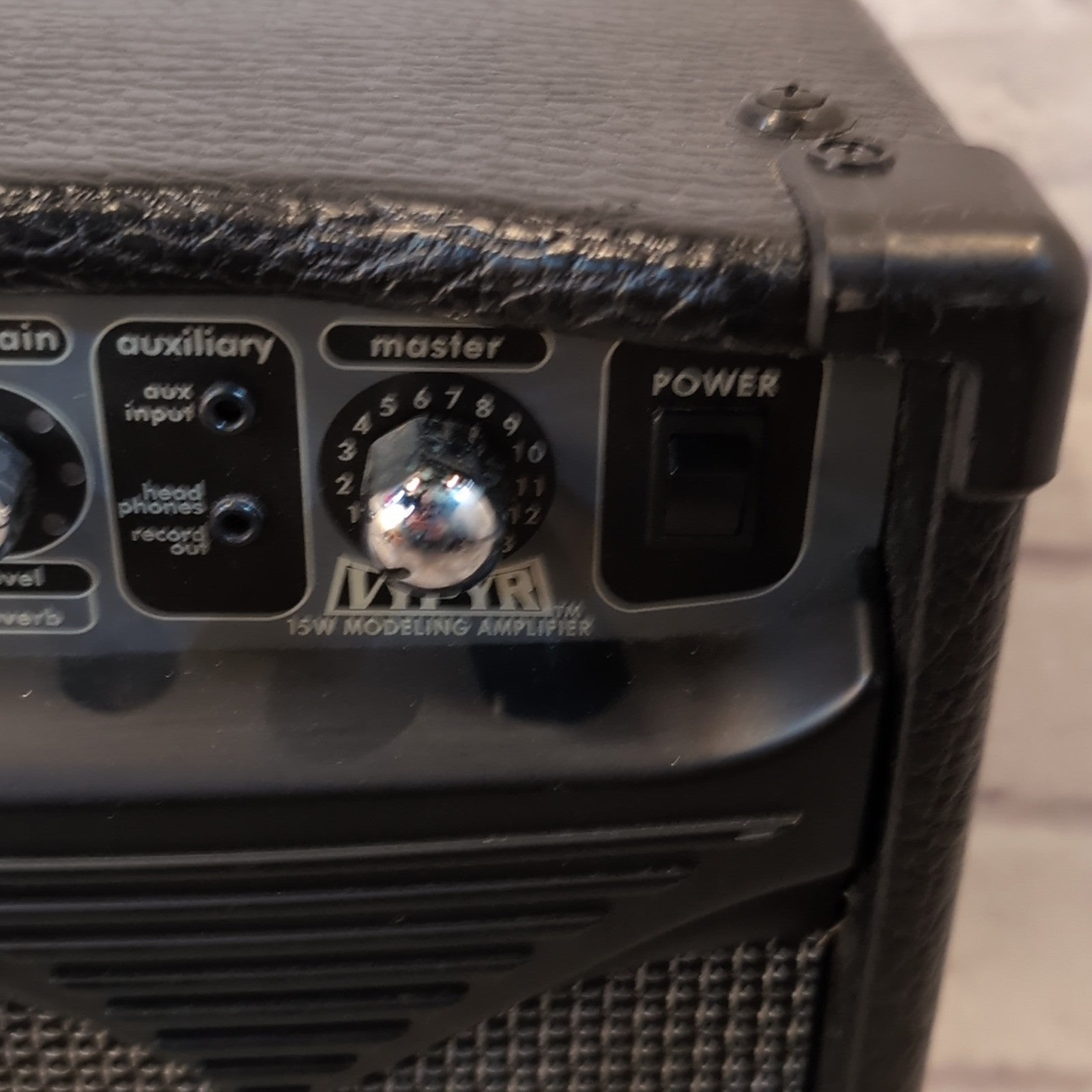 Peavey Vypyr 15 Solid State 15-Watt 1x8" Modeling Guitar Combo