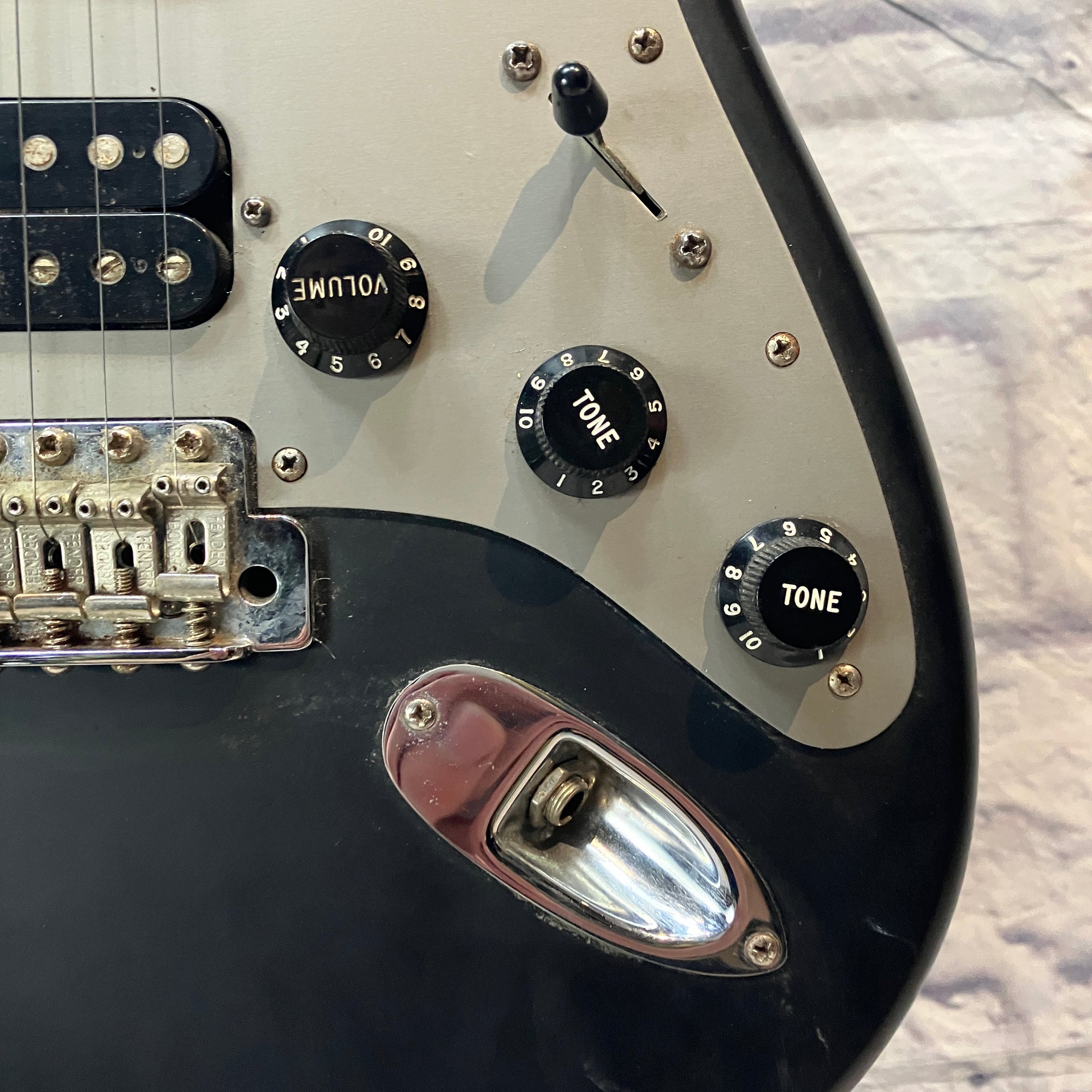 Fender FSR Flat Black Fat Strat HSS Deluxe Series Stratocaster