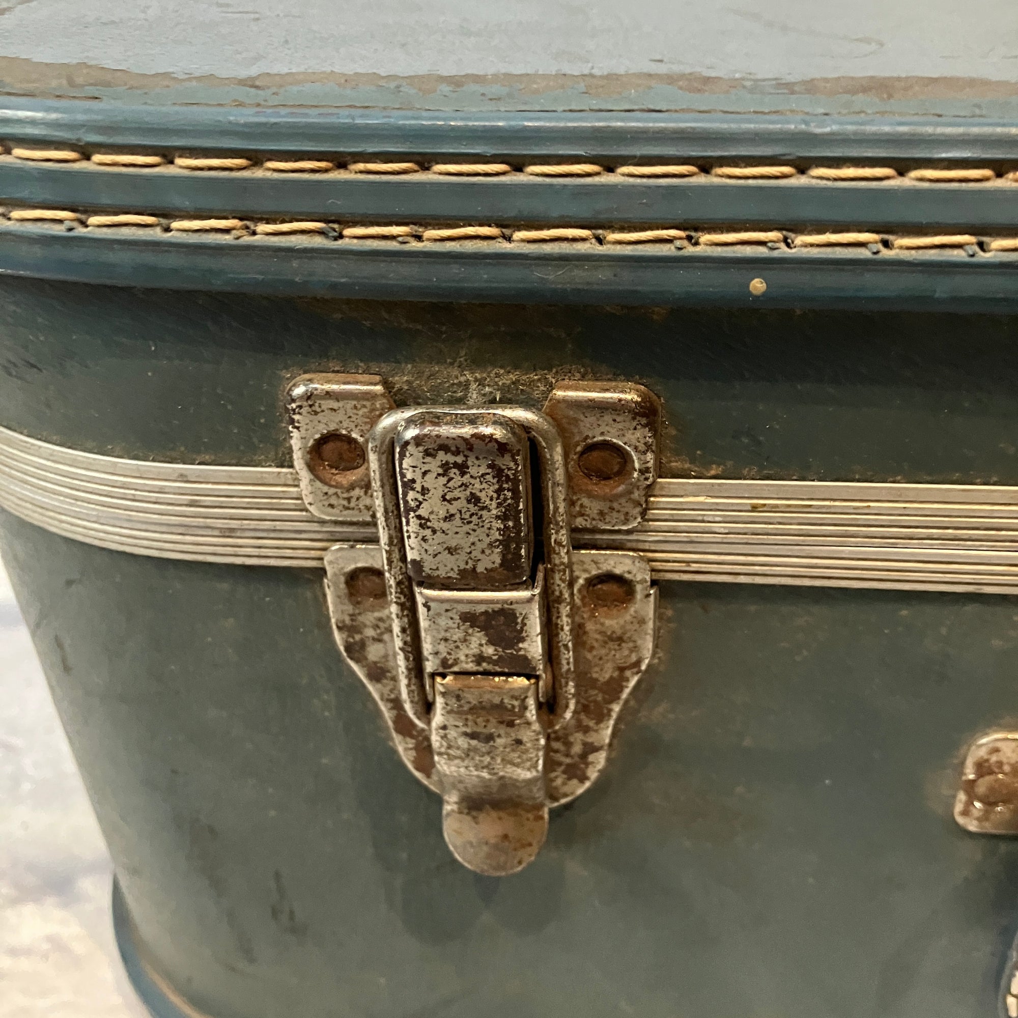 Unknown Vintage Suitcase Snare Case