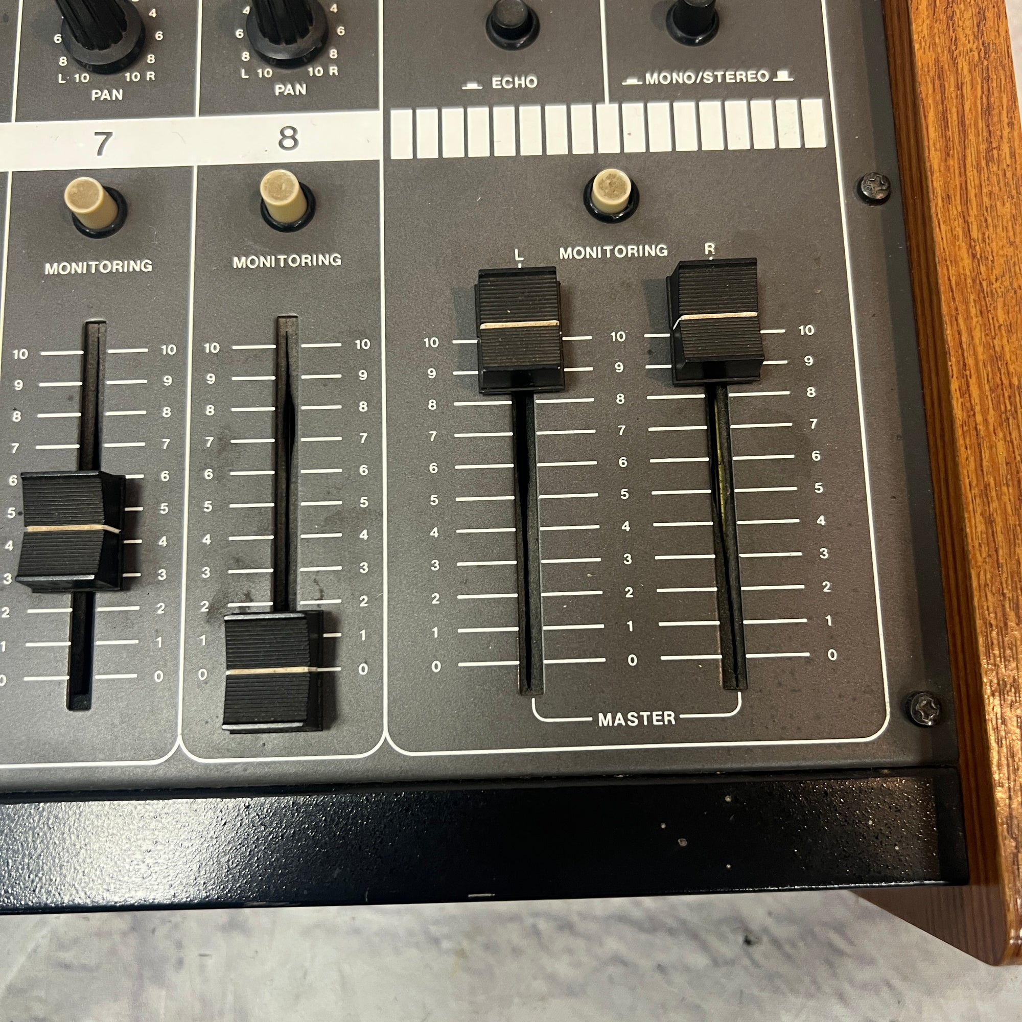 Gemini MX-881 Wood Panel Mixer - Evolution Music