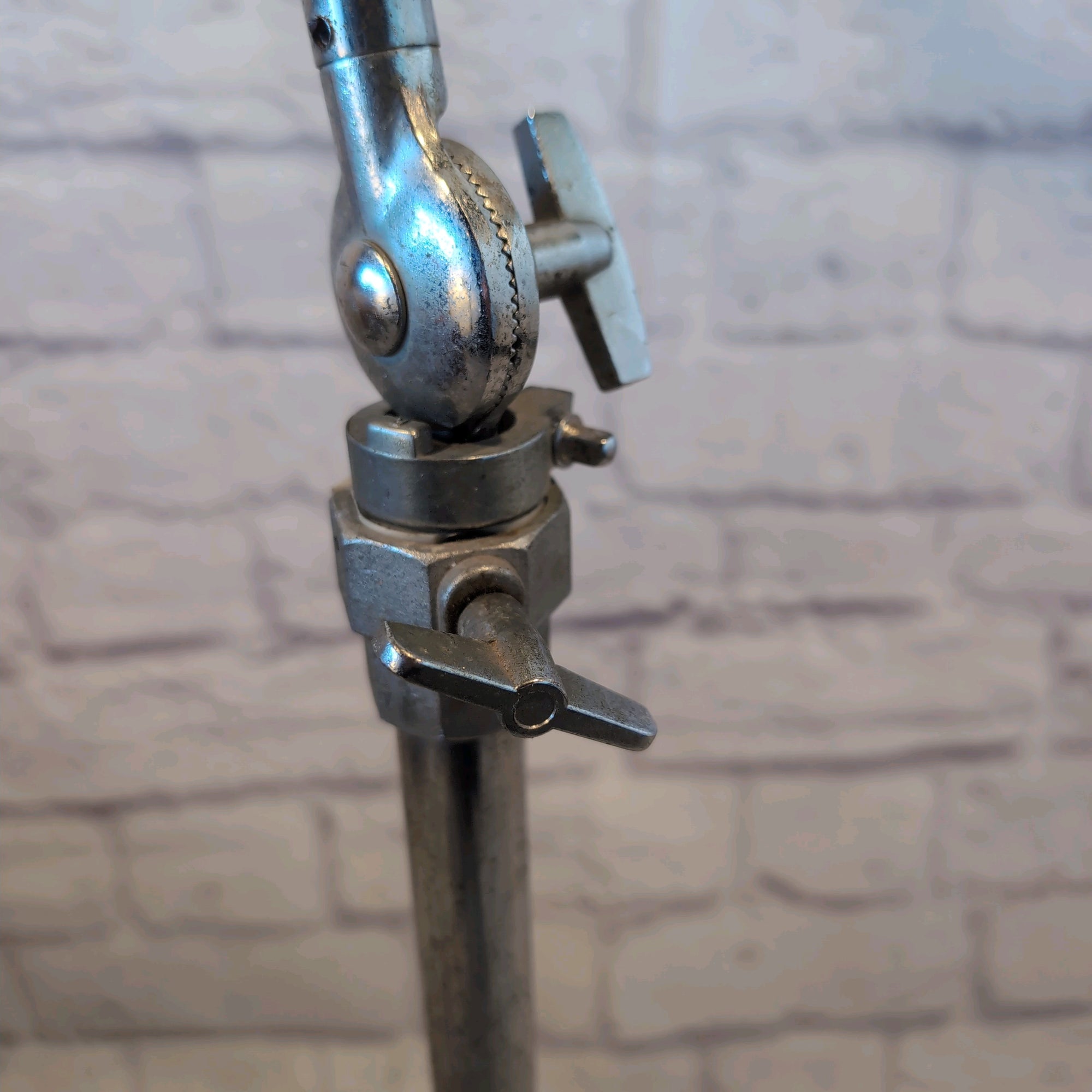 Unknown Double Bongo Stand