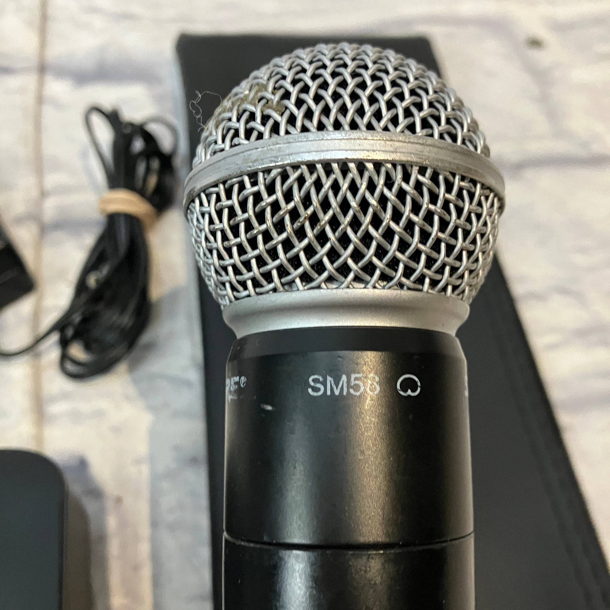 Shure SLX4 & BLX4 Wireless Receiver and Microphone