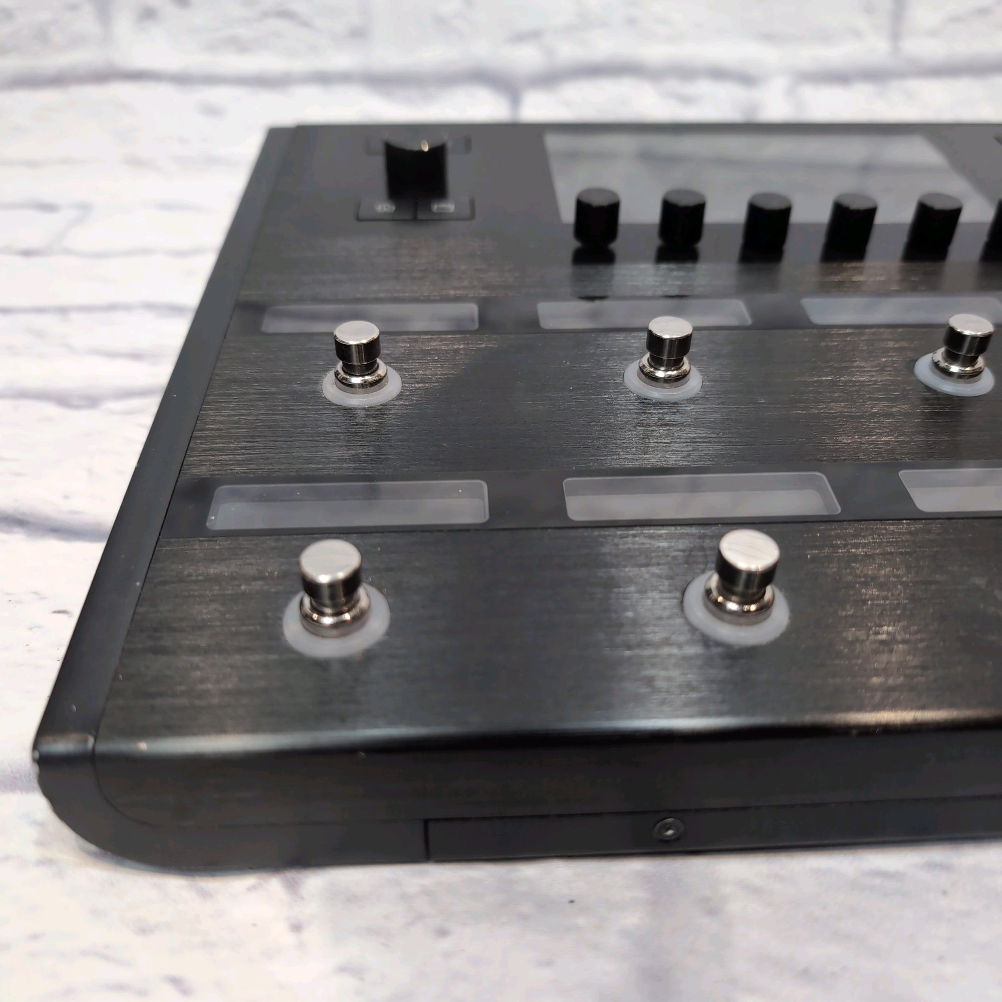 Line 6 Helix Floor - Tour Grade Guitar Multi-Effects Floor Processor