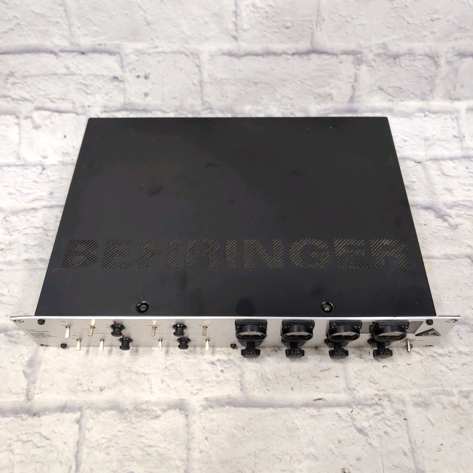Behringer Tube Ultragrain T1953 - Microphone/Line Preamplifier