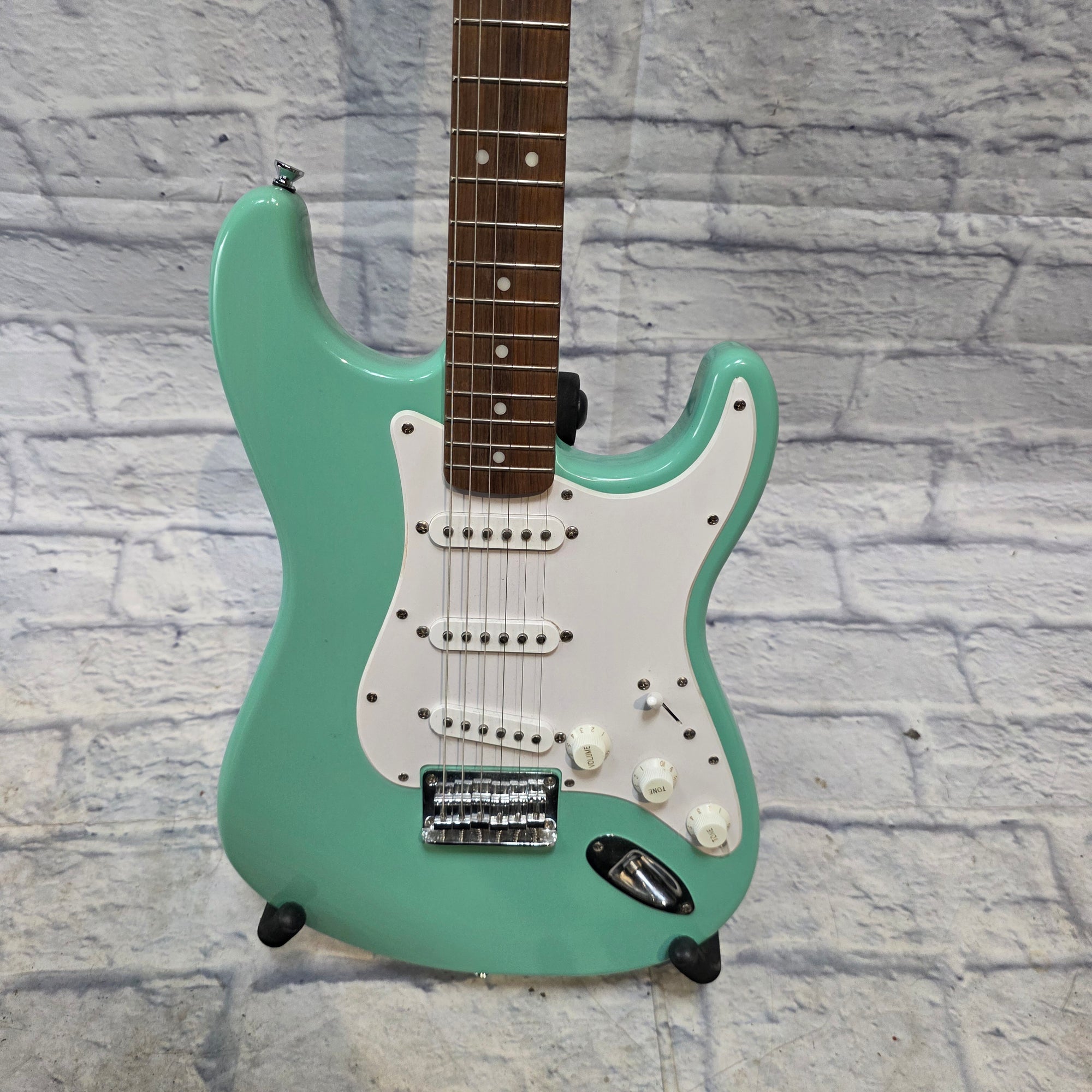 Squier FSR Bullet Stratocaster - Sea Foam