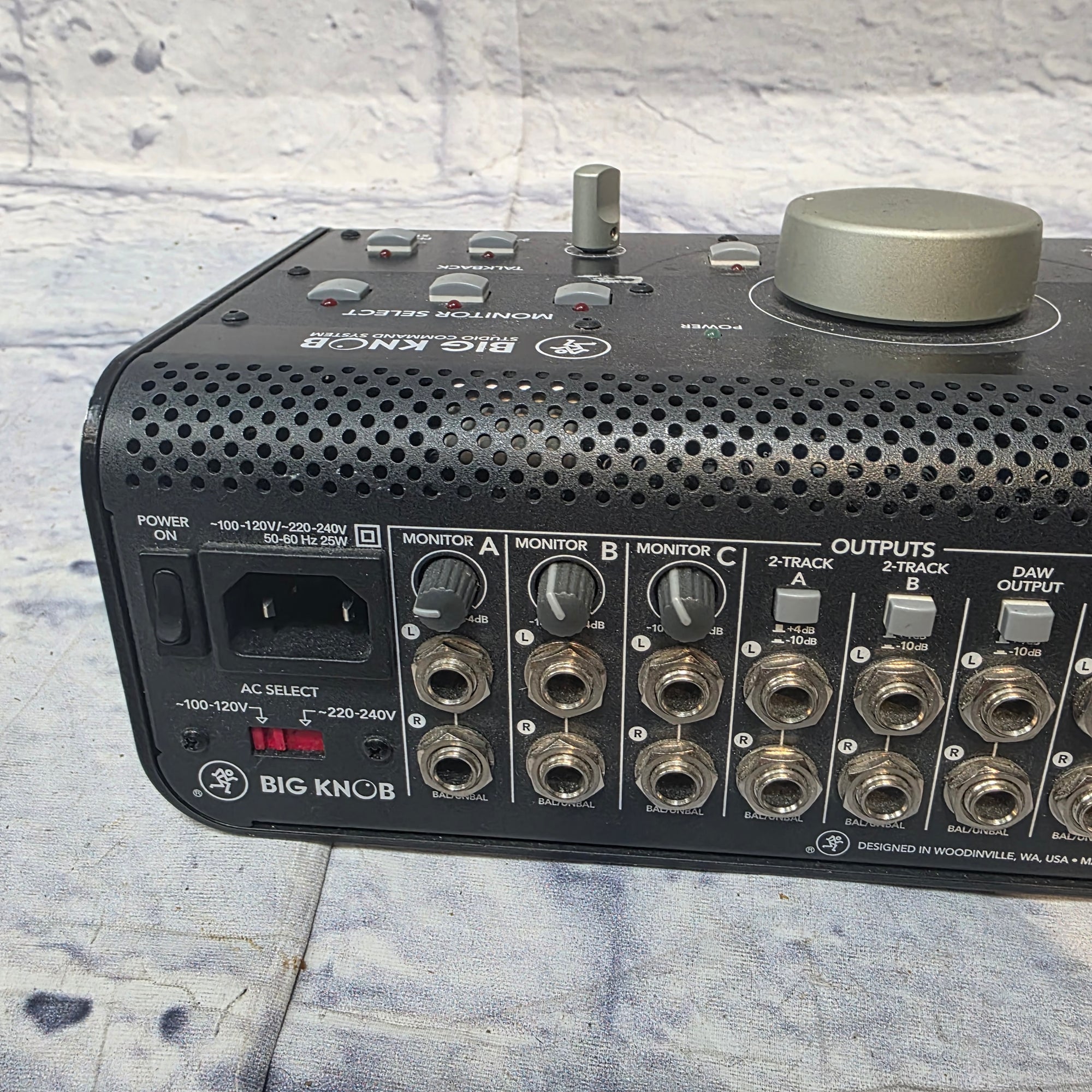 Mackie Big Knob Studio Command