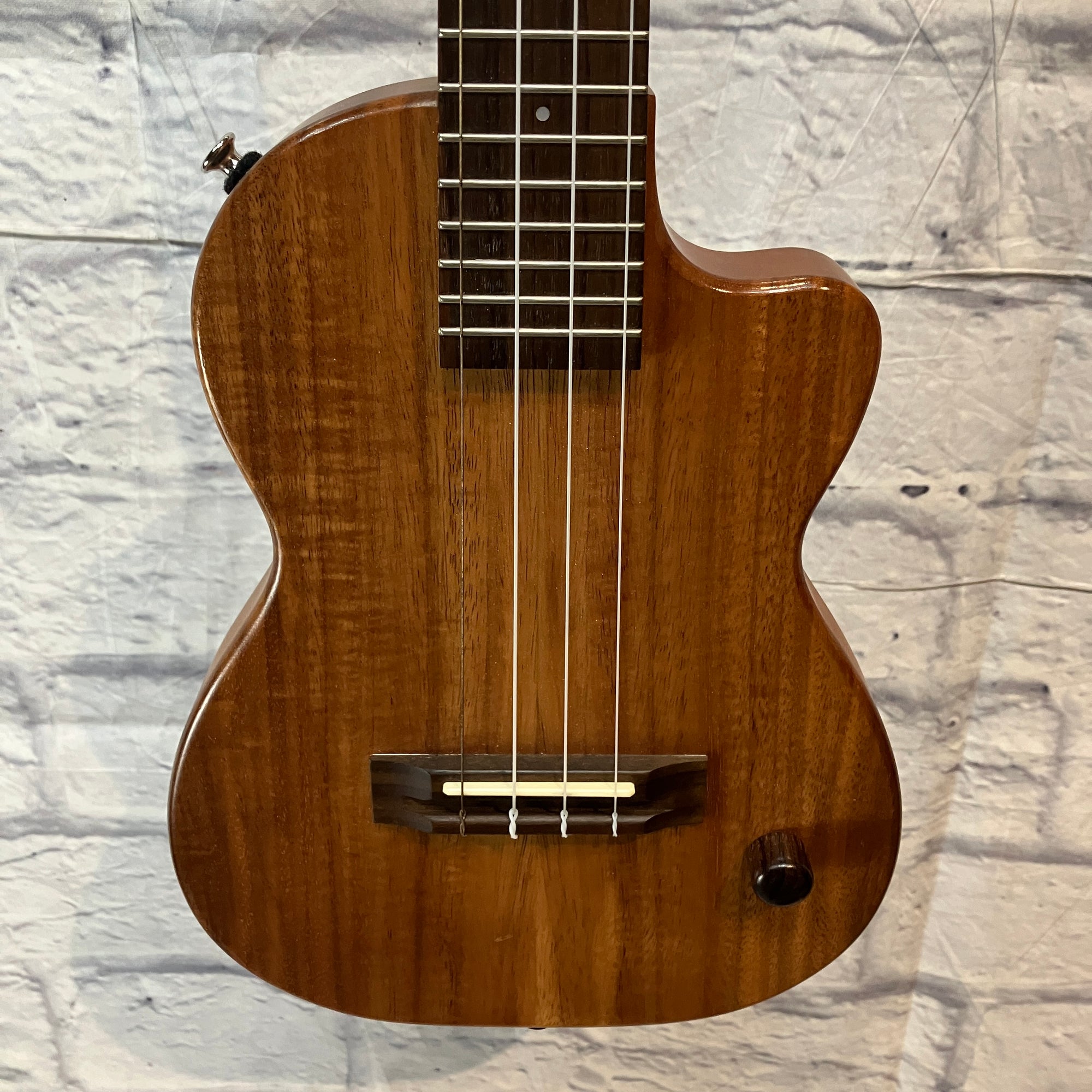 Ko'olau CE1 Electric Ukulele w/ case