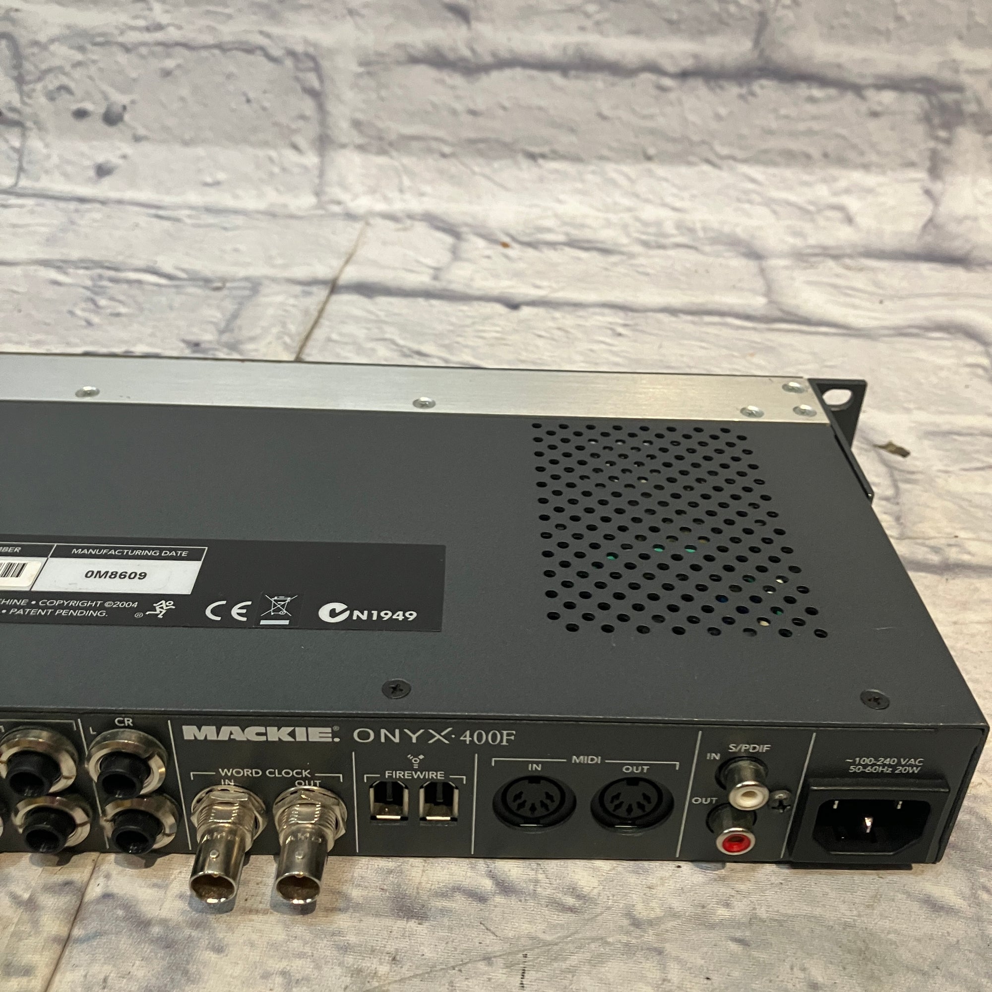 Mackie ONYX 400F Recording Preamp  Rack Patchbay