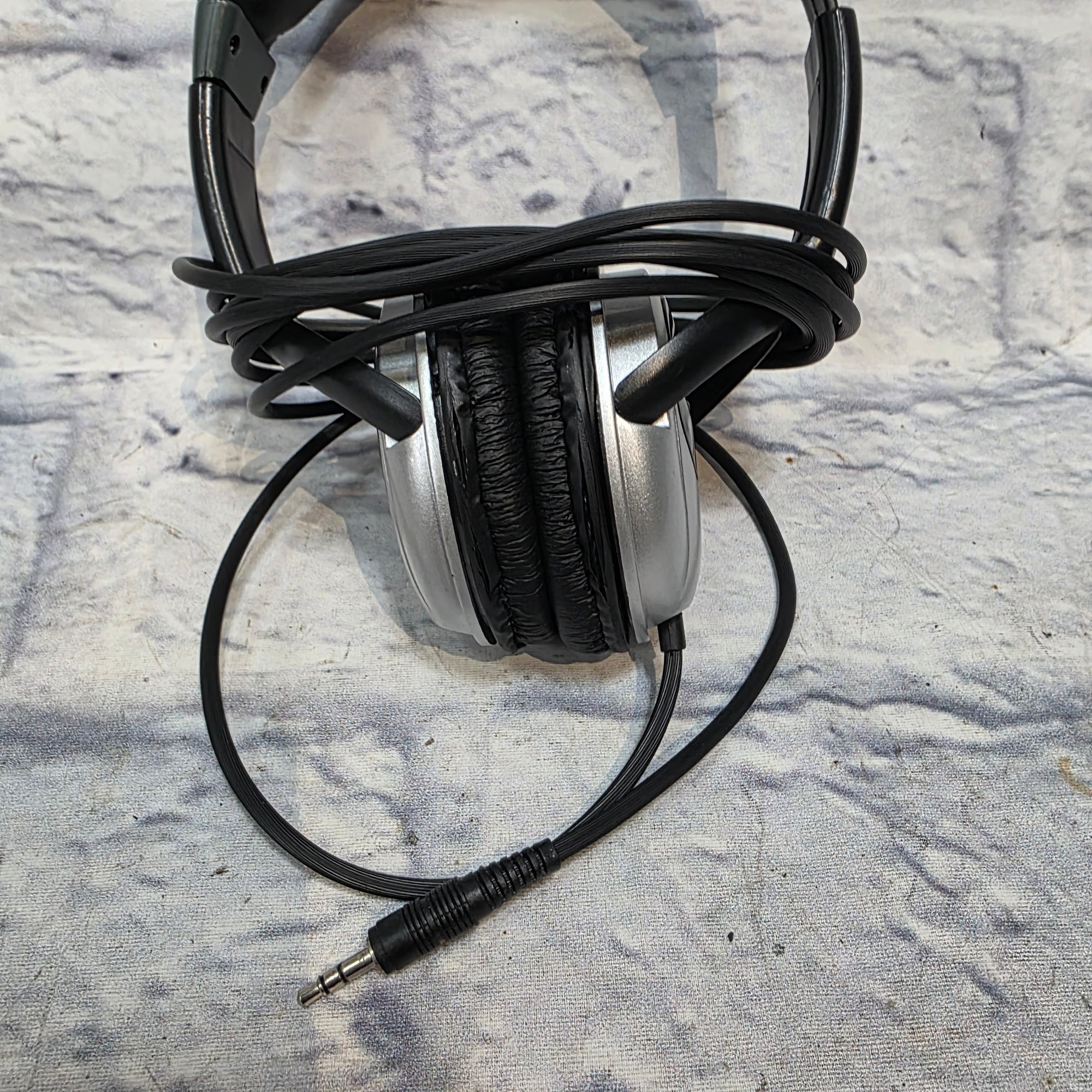 gear4music  With 10 Foot Cable Studio Headphones (not functioning: AS IS)