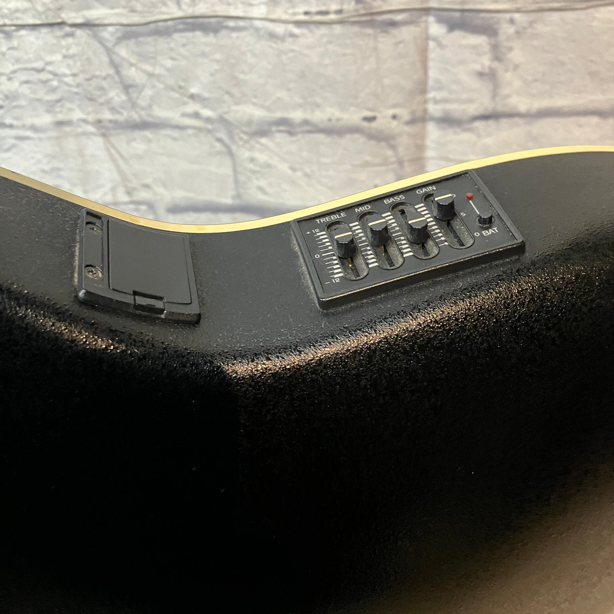 Ovation Celebrity CC057 Acoustic Guitar