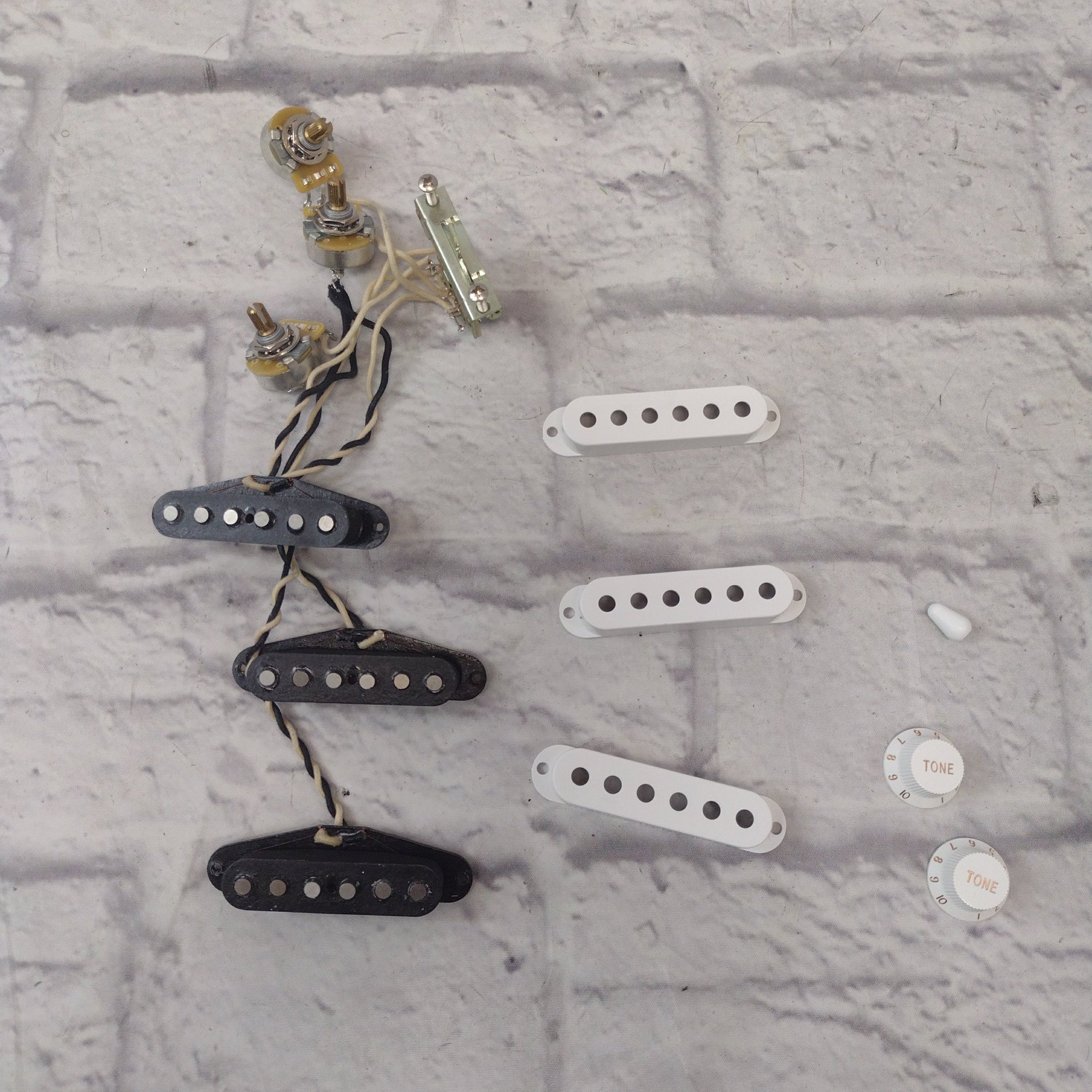 Genesis Pickups 635 Custom Left Handed Silver Sky Pickup Set