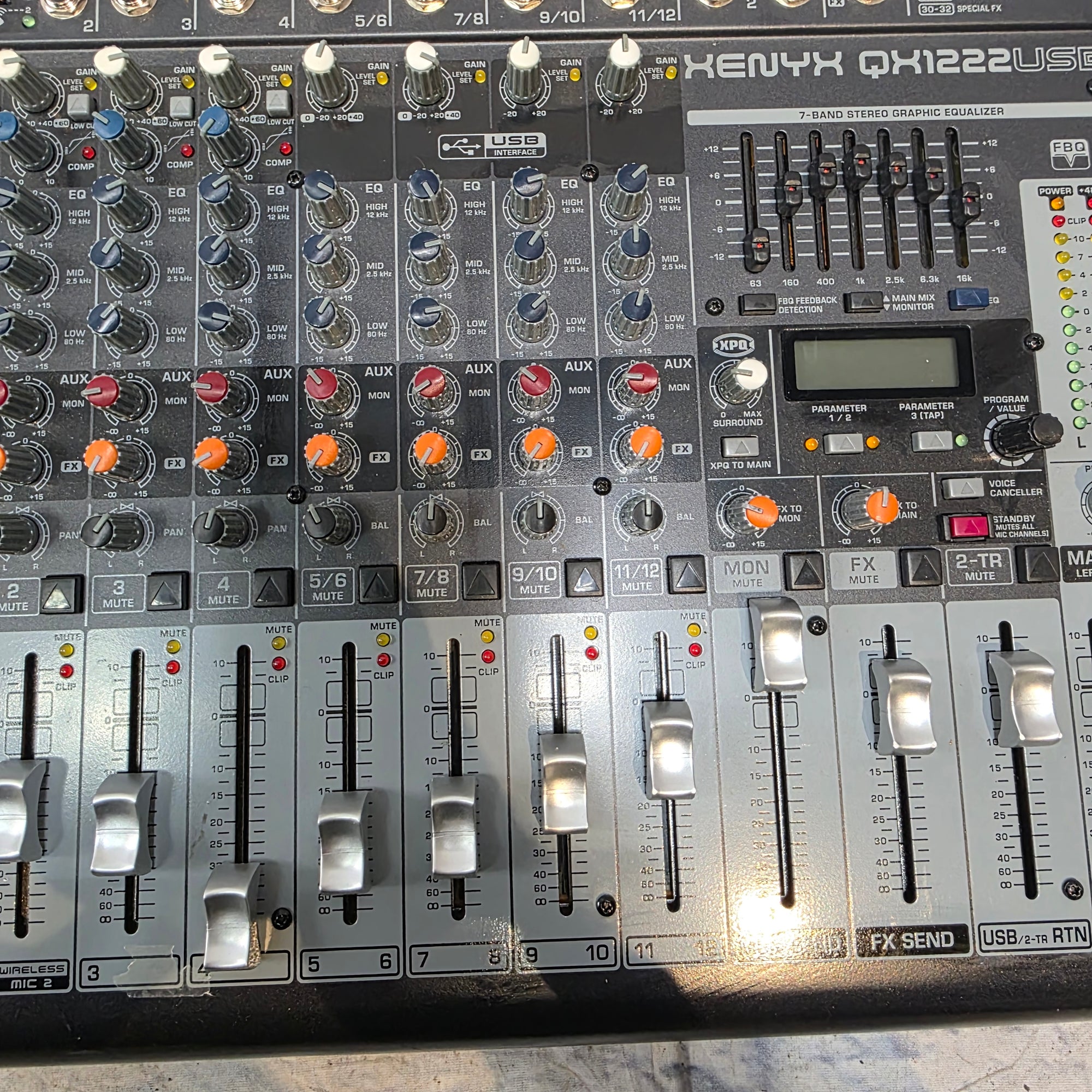 Behringer Xenyyx QX1222USB Mixer