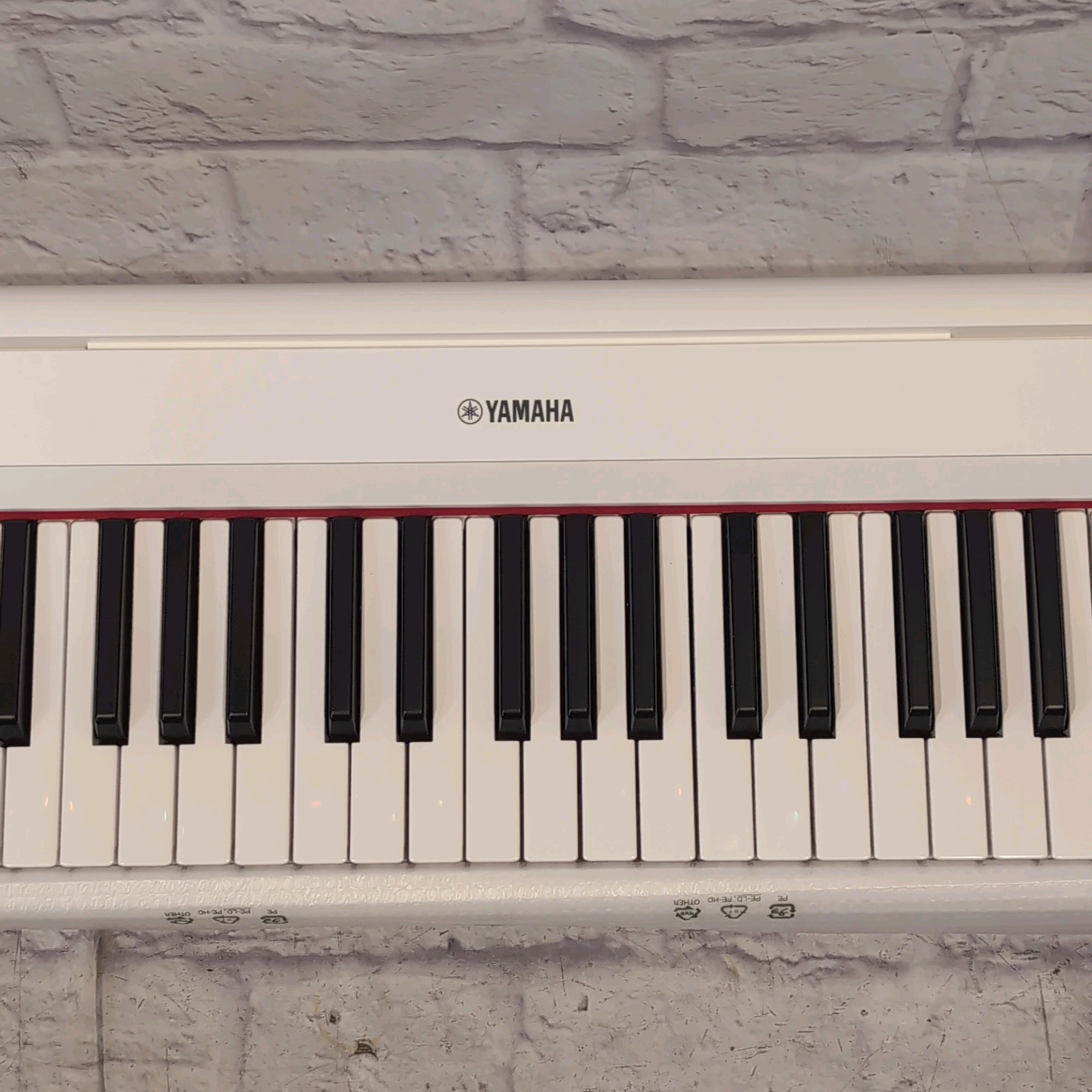 Yamaha Piaggero NP-15 61-Key Portable Keyboard With Power Adapter Regular White