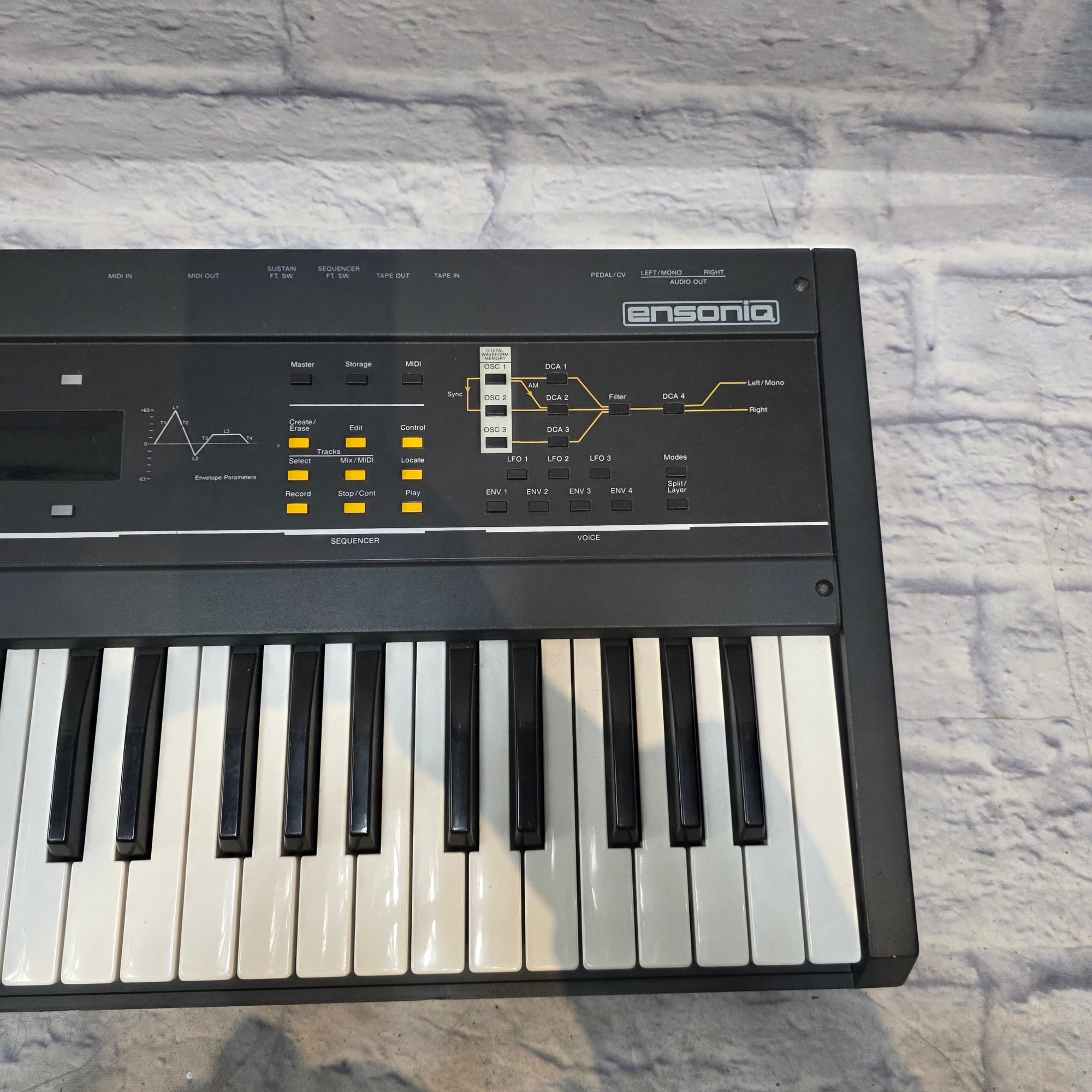 Ensoniq ESQ-1 Wave Synthesizer