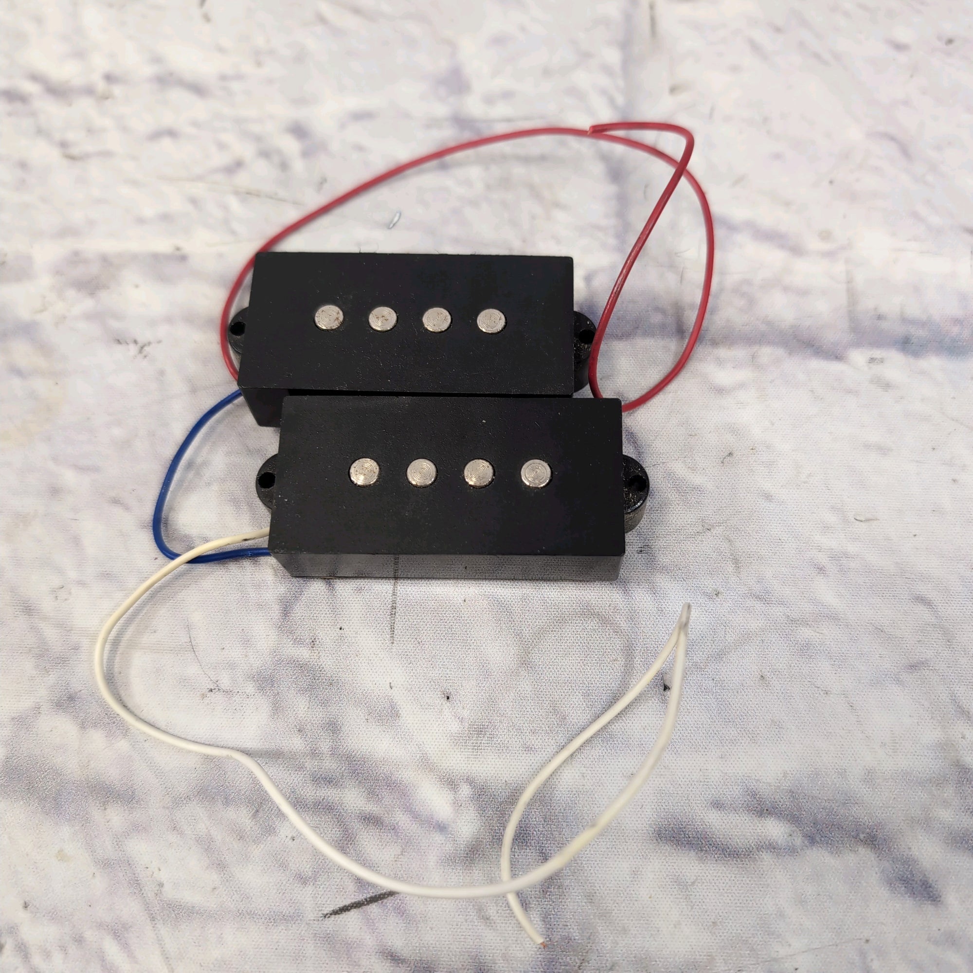 Squier by Fender Precision Bass Pickups