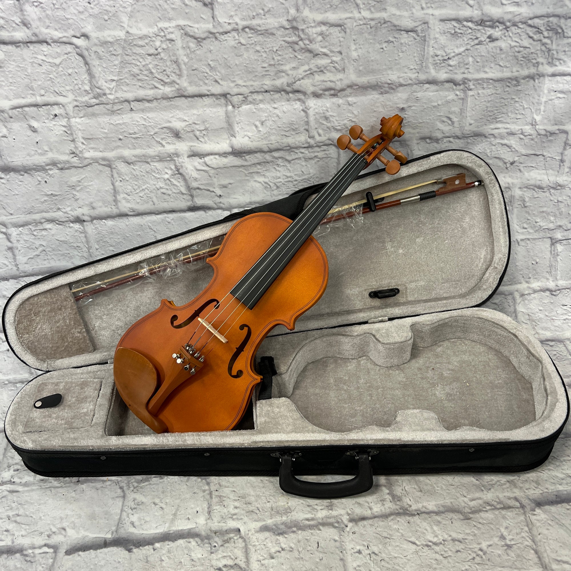 Student Level 4/4 Violin - w/ Rosin - Ready to Play!