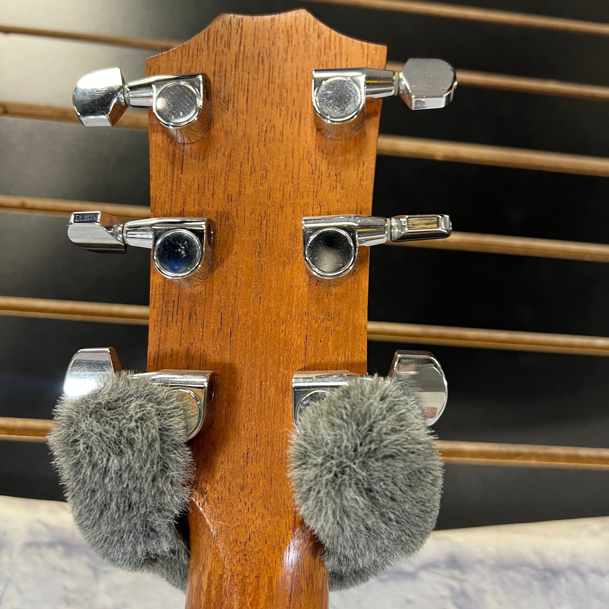 Taylor 307 Big Baby Acoustic Guitar SPLITS IN TOP