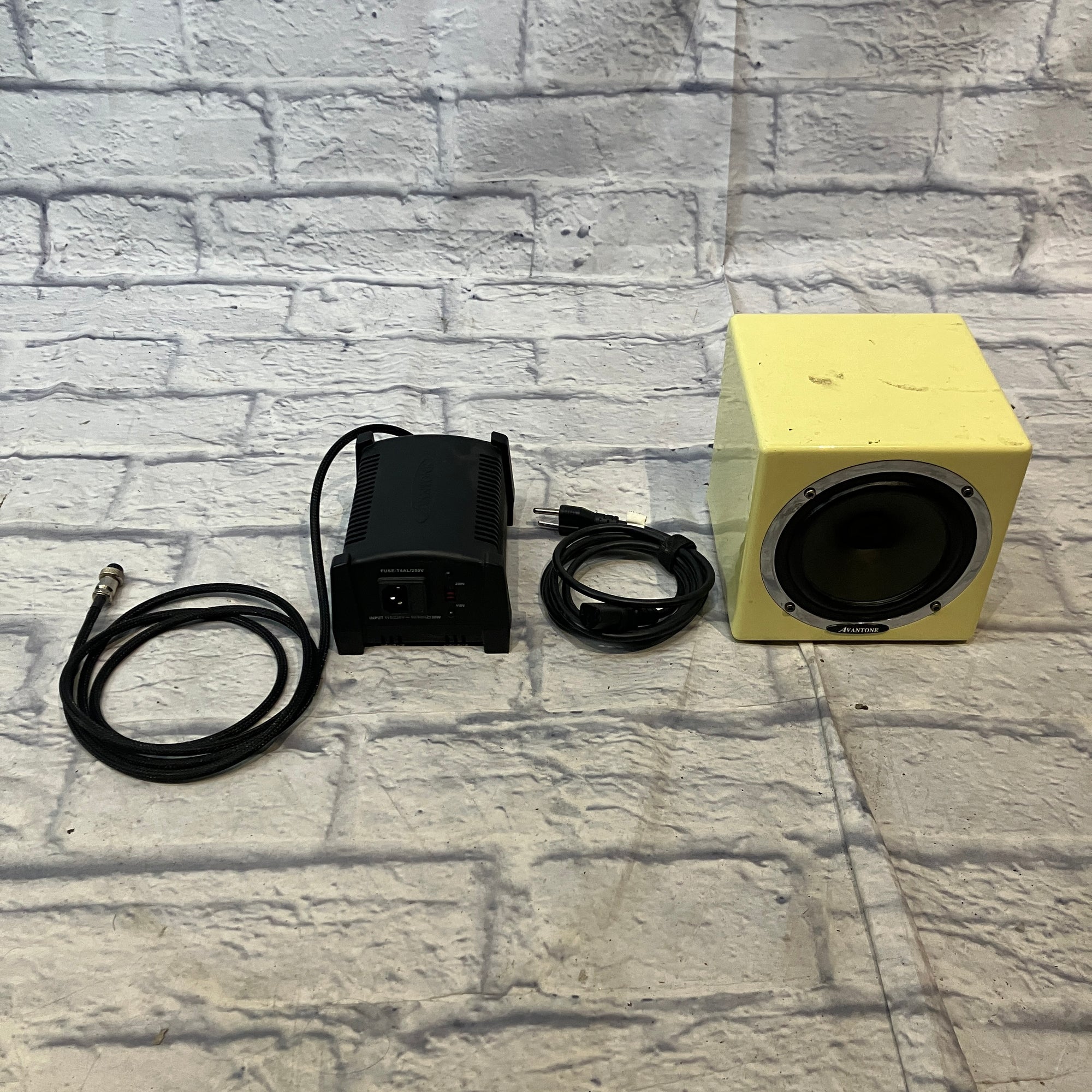 Avantone Mix Cube W/Power Supply