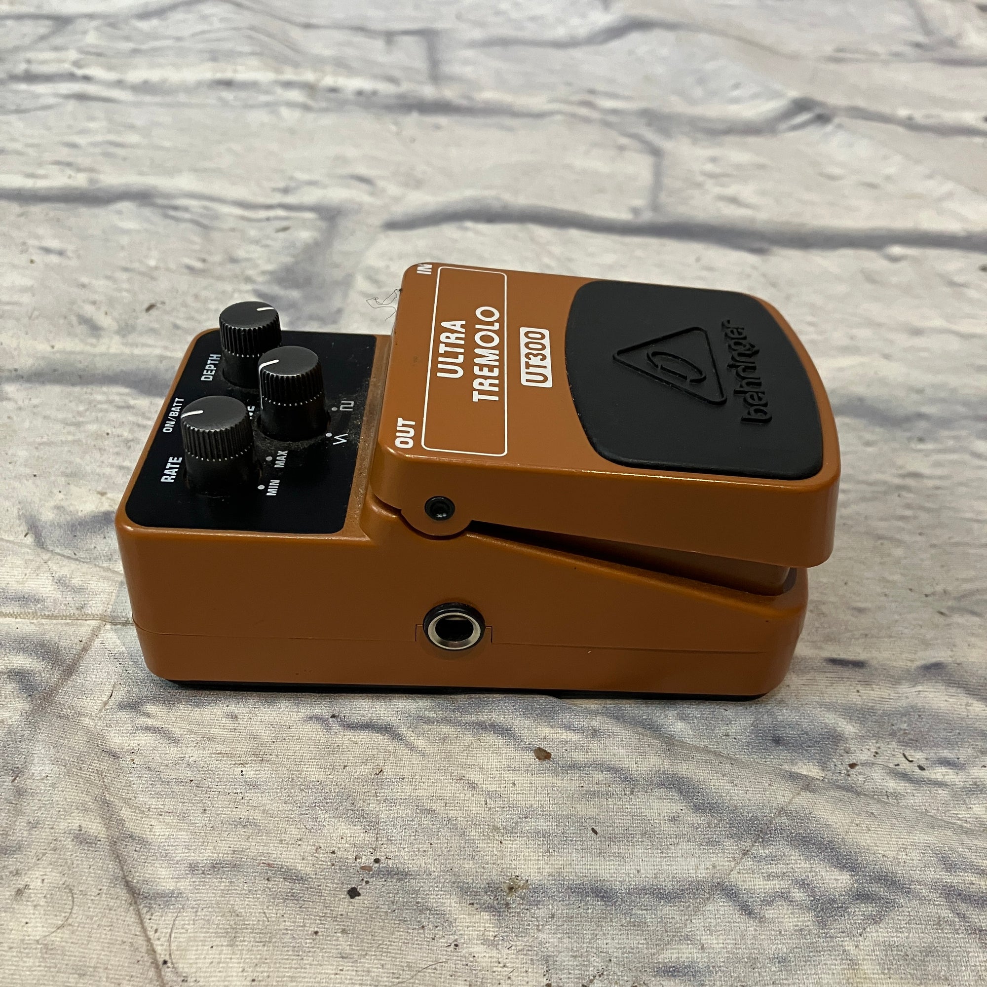 Behringer UT300 Ultra Tremolo Pedal