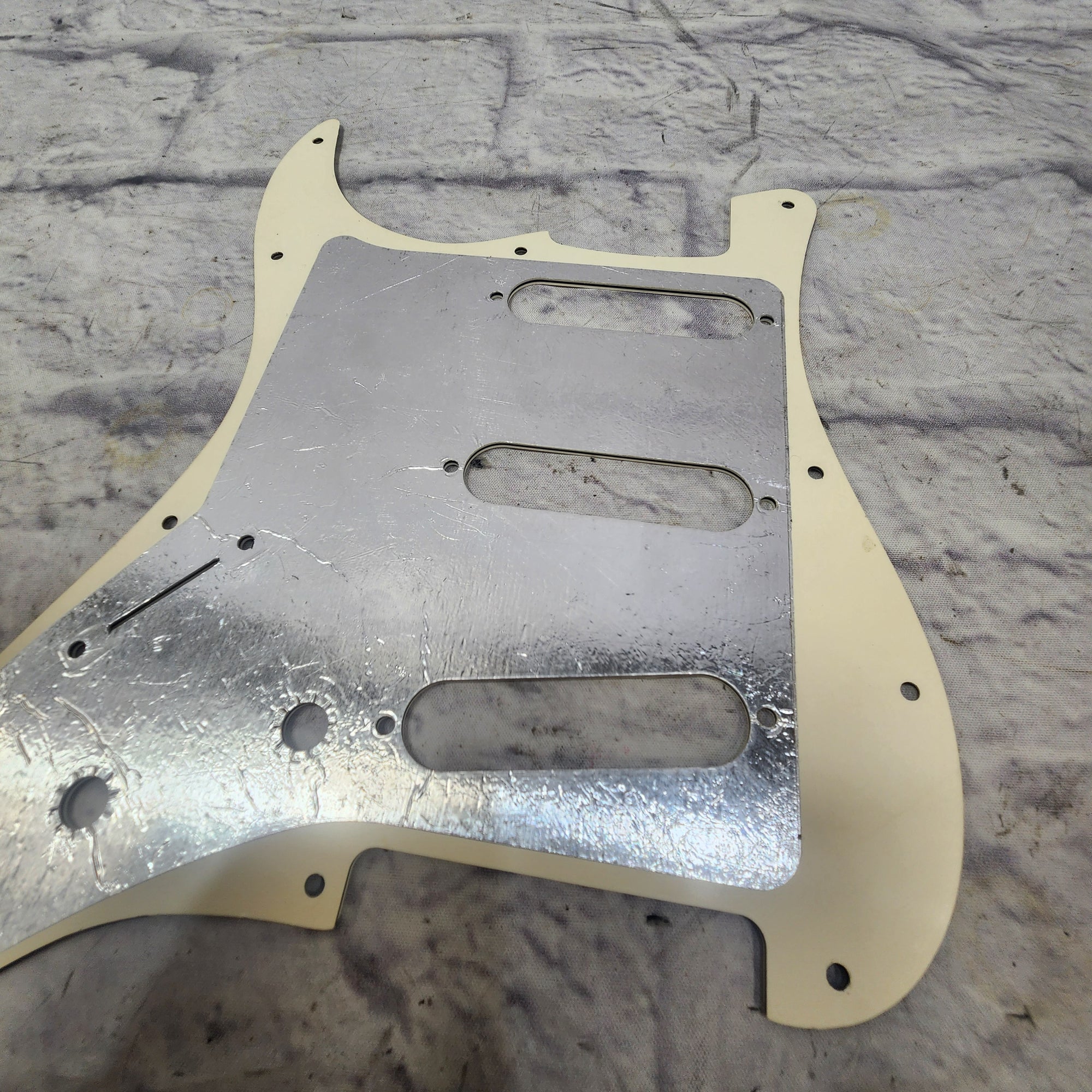 Unknown Stratocaster Pickguard Parchment-Black-Parchment