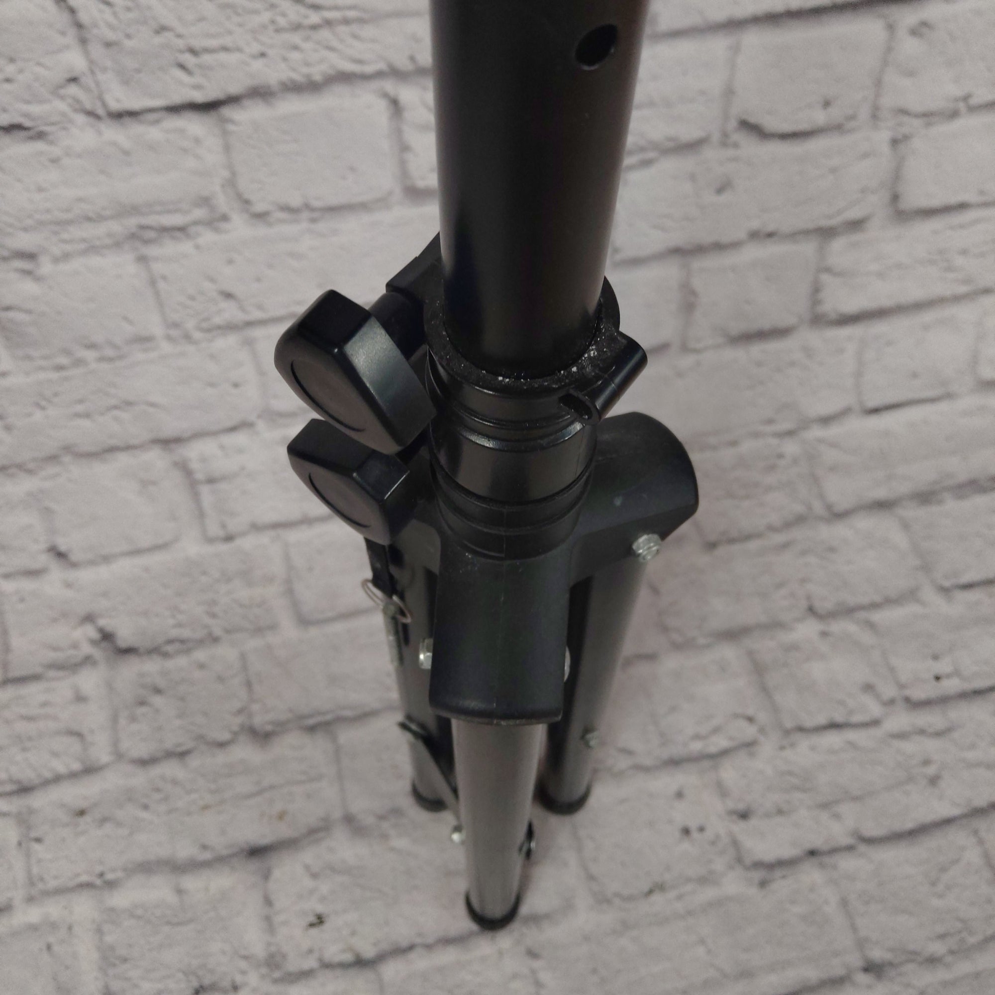 Unknown Speaker Stand