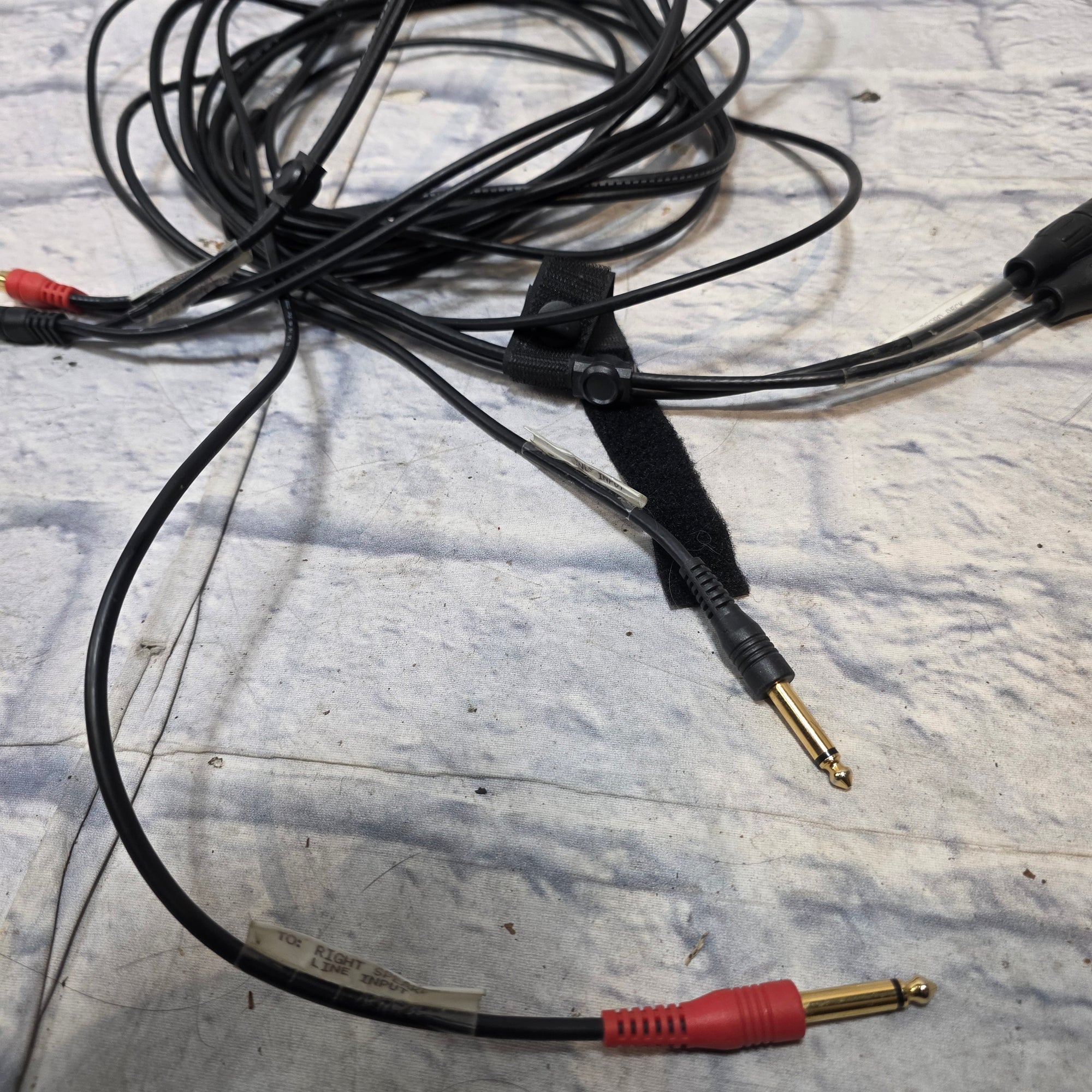 Avid RCA male to TRS Male to XLR Male (Hybird) 15 feet Cable