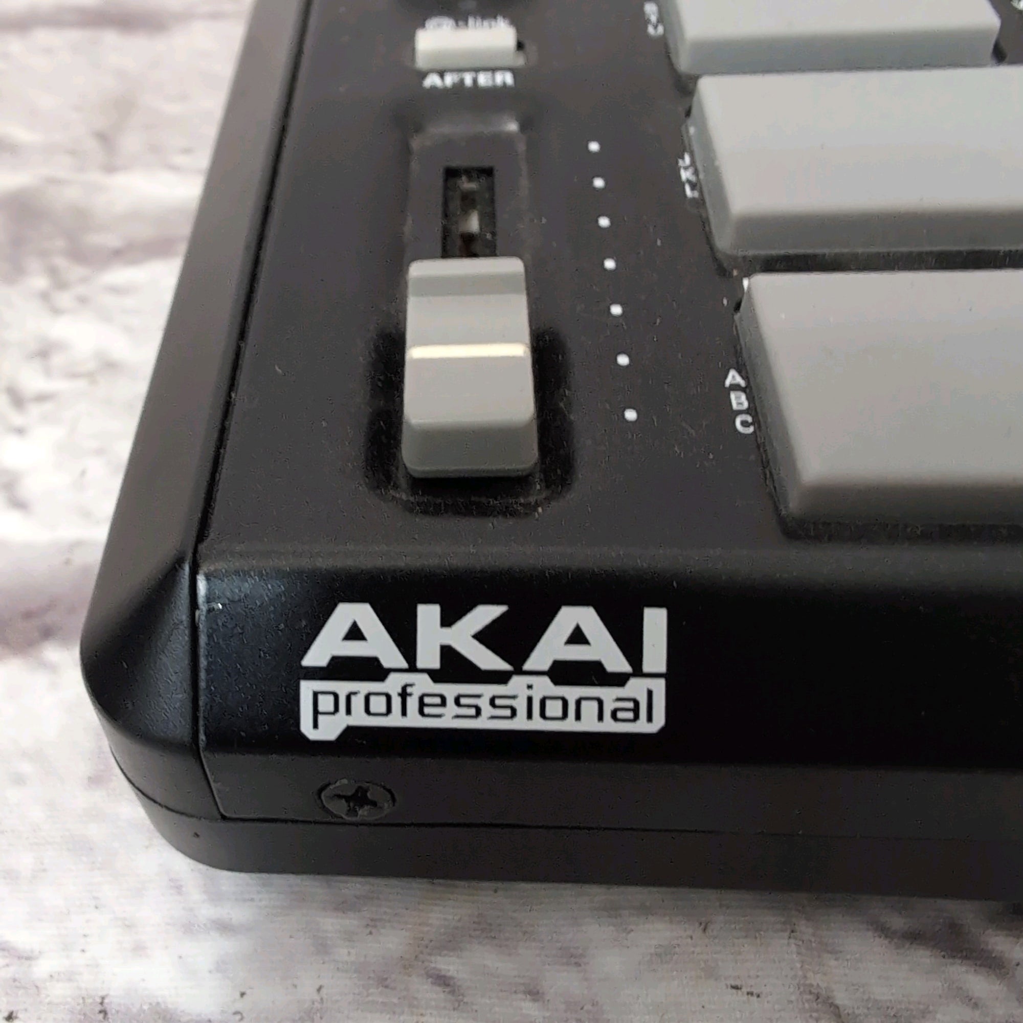 Akai MPC500 Music Production Center