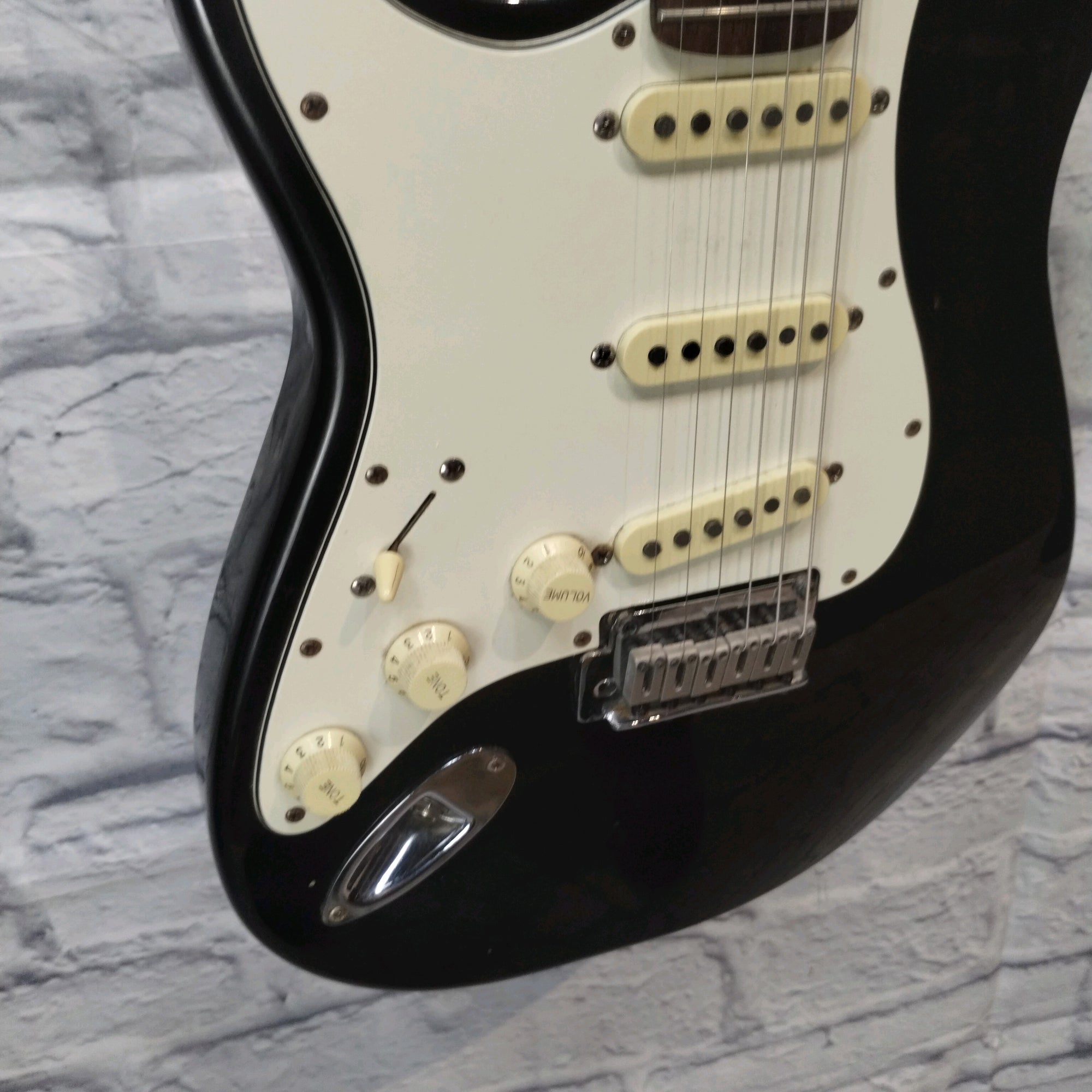 Squier Standard Series Lefty Stratocaster Black Sparkle