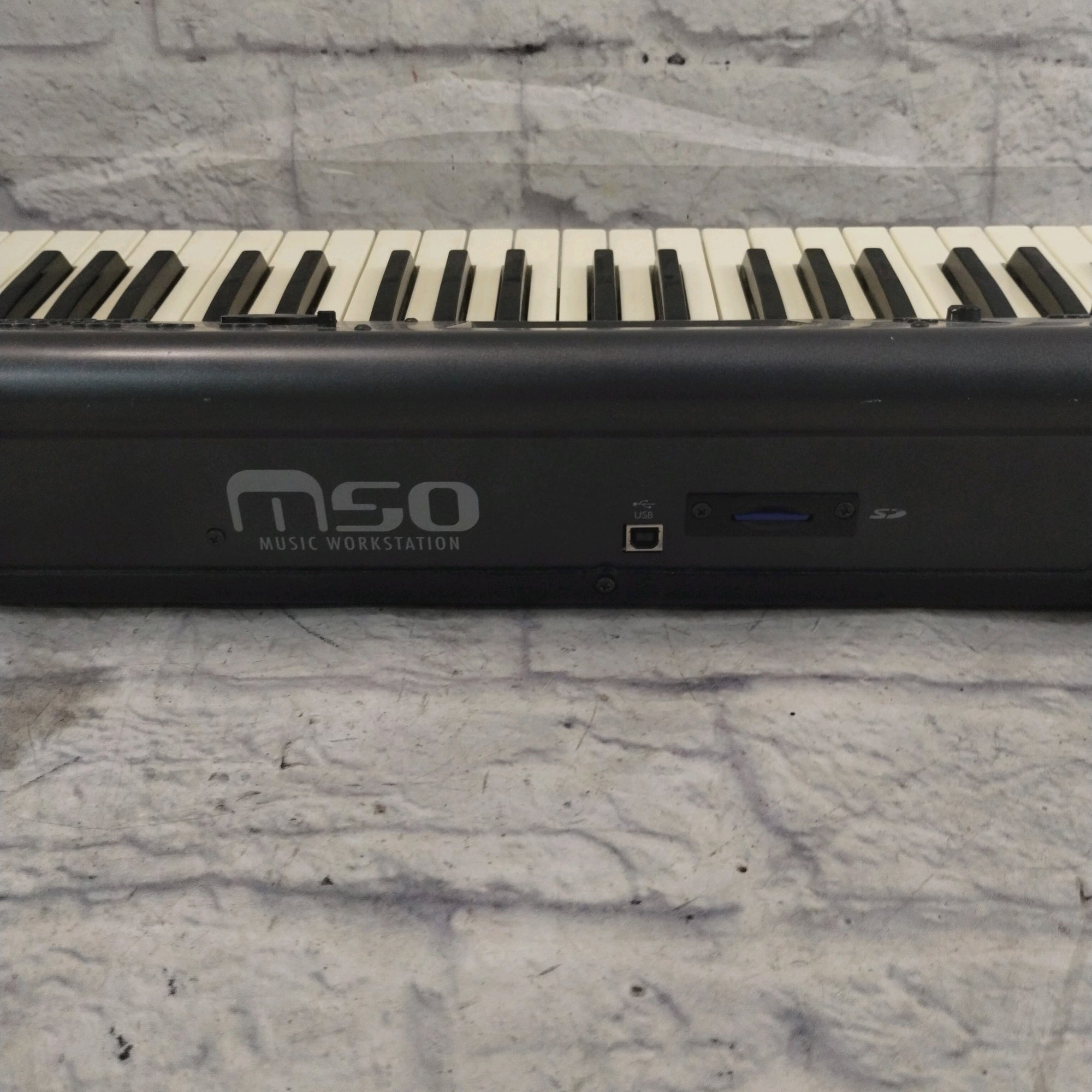 Korg M50 (Semi-weighted) "256 MB ROM" Workstation