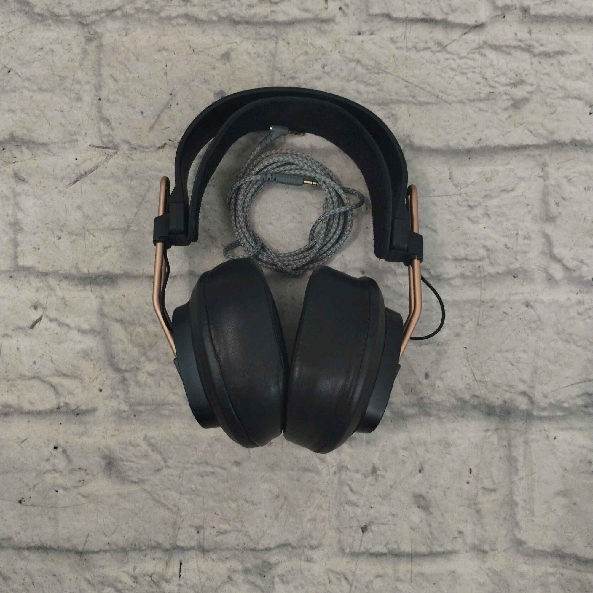 Mr Speakers Mad Dog V3 headphones