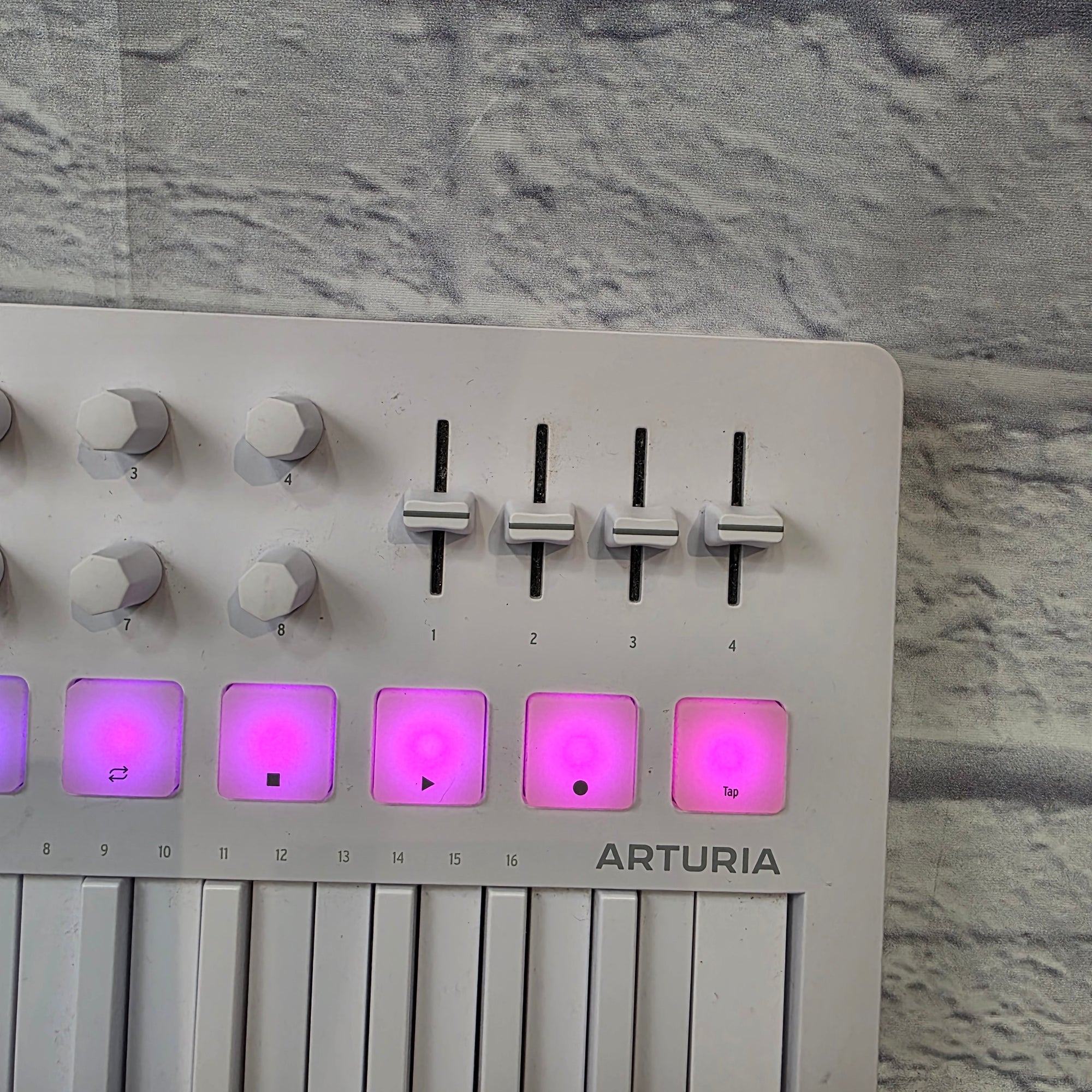 Arturia Minilab 3 White Controllers