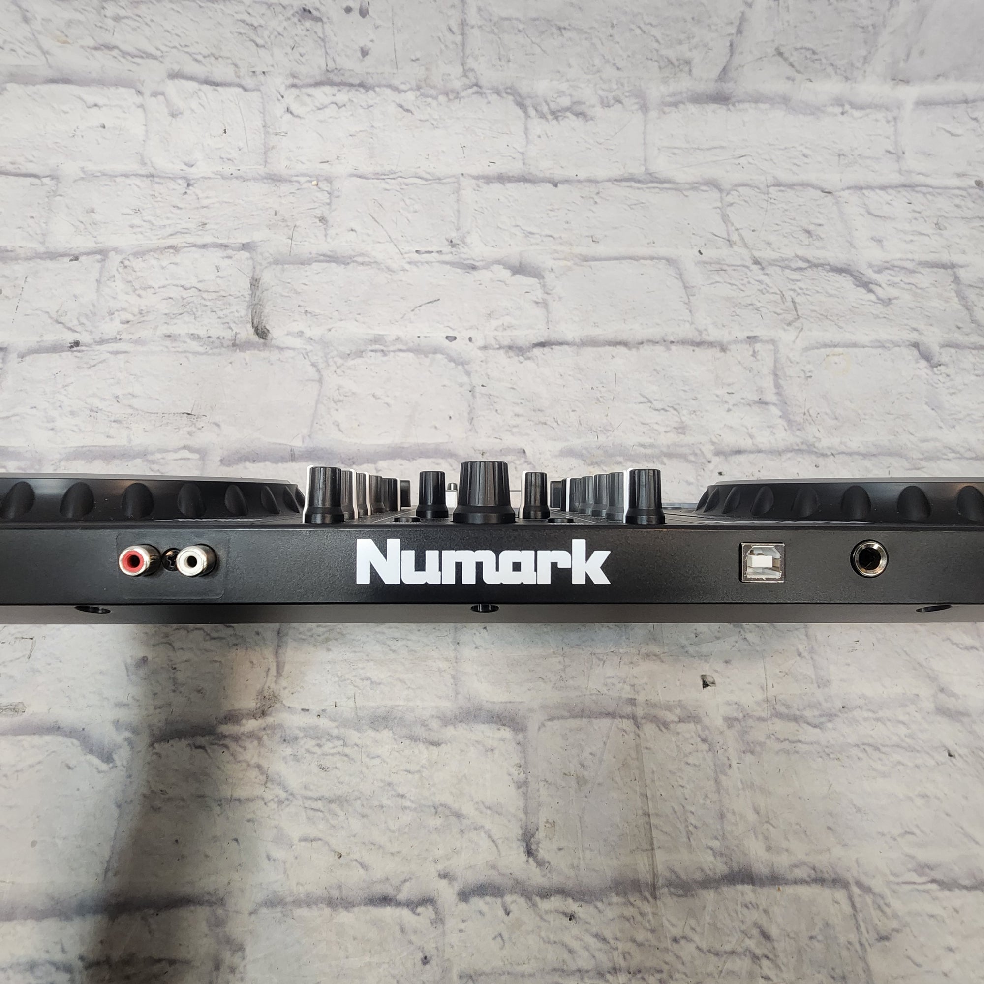 Numark Mixtrack Platinum FX DJ Controller