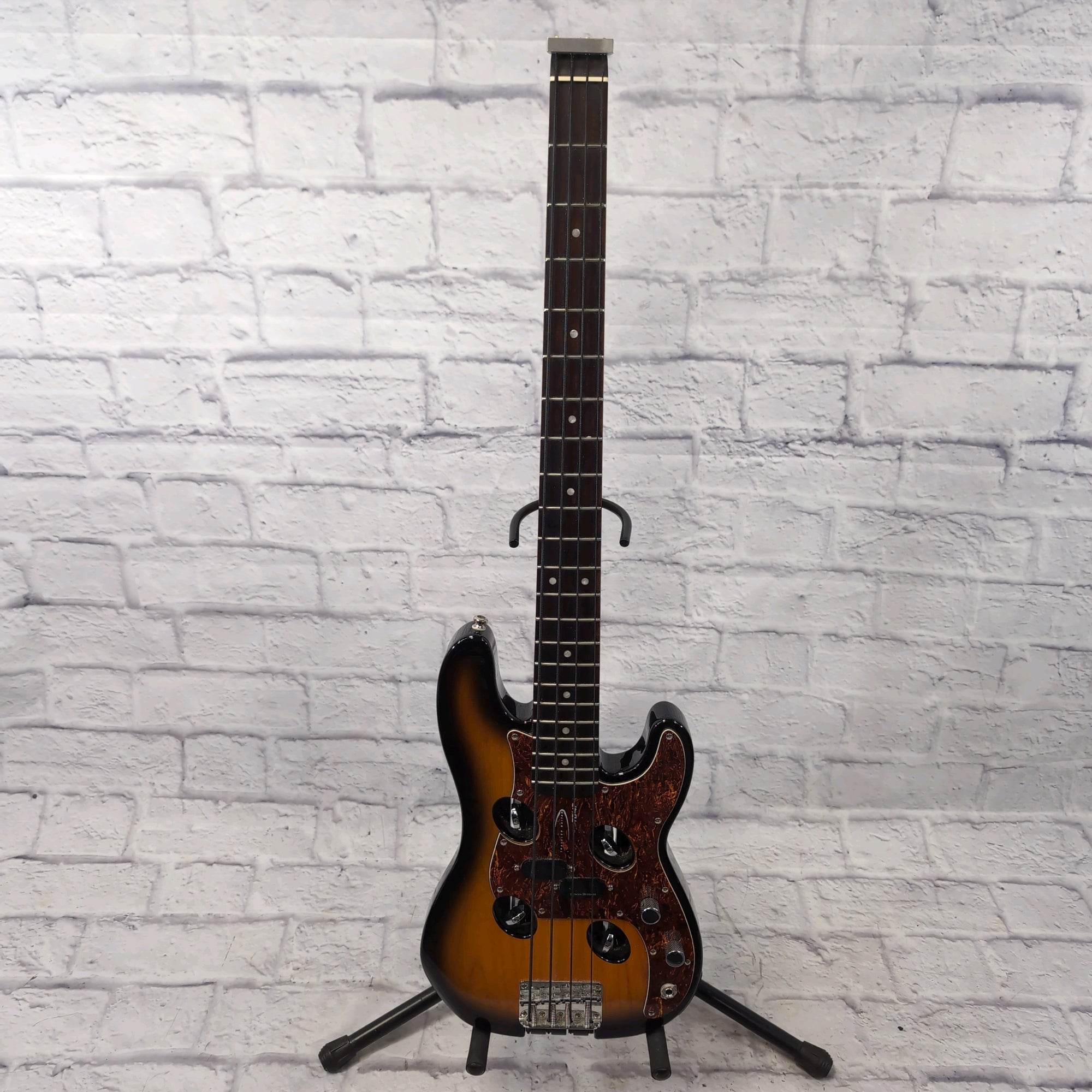 Traveler TB-4P Sunburst Bass Travel Guitar
