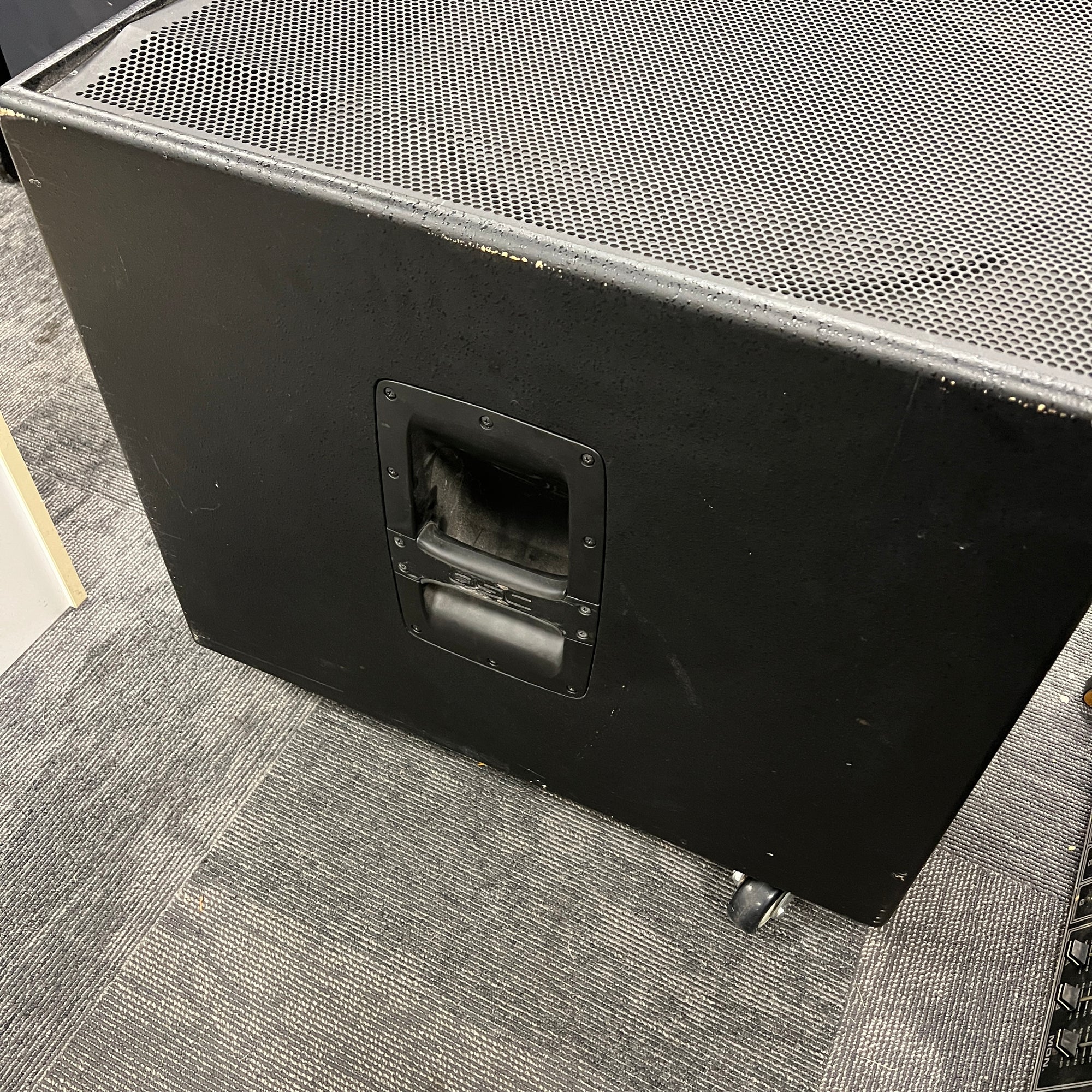 QSC HPR181i Active Subwoofer Pair