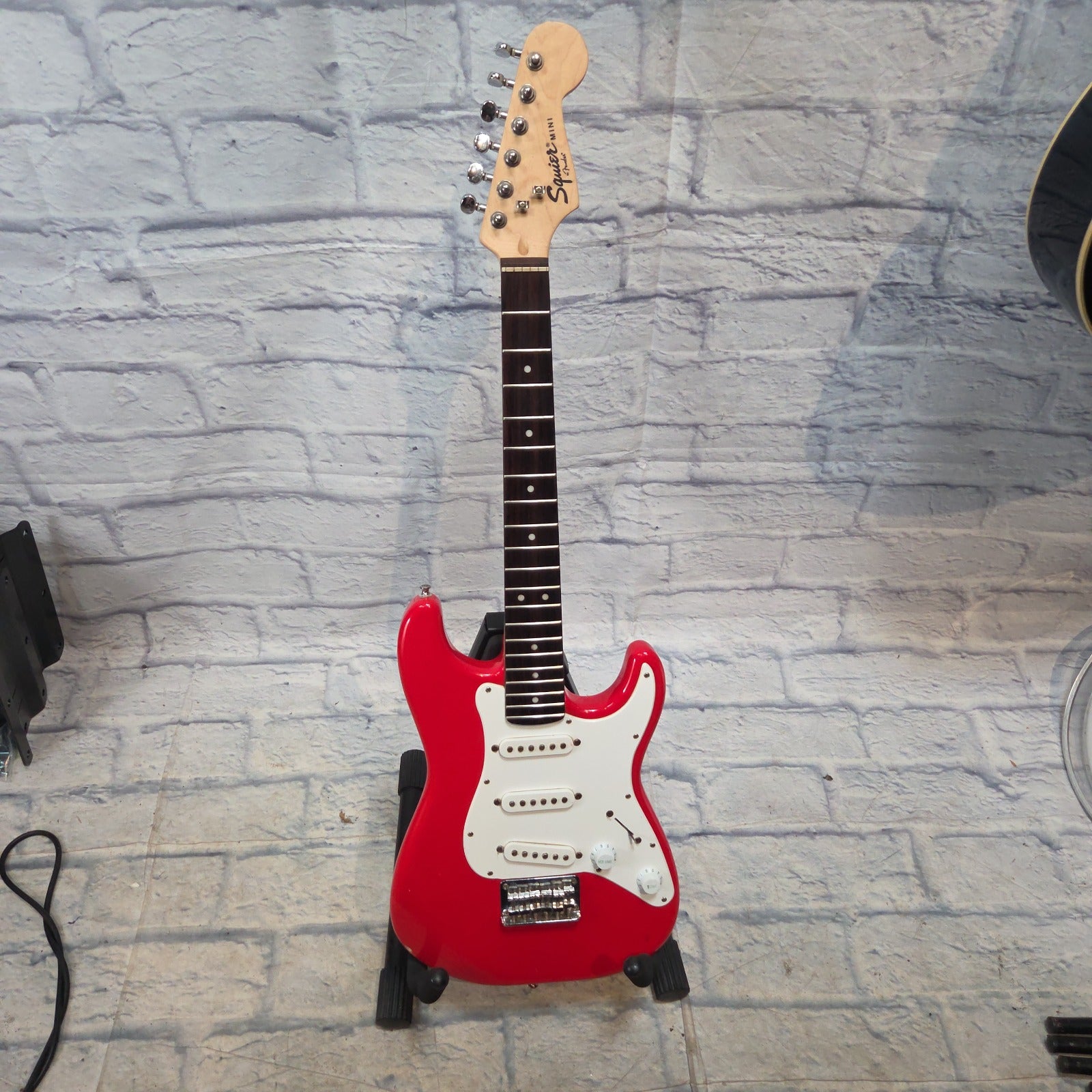Fender Fender Squier Mini Red Electric Guitar