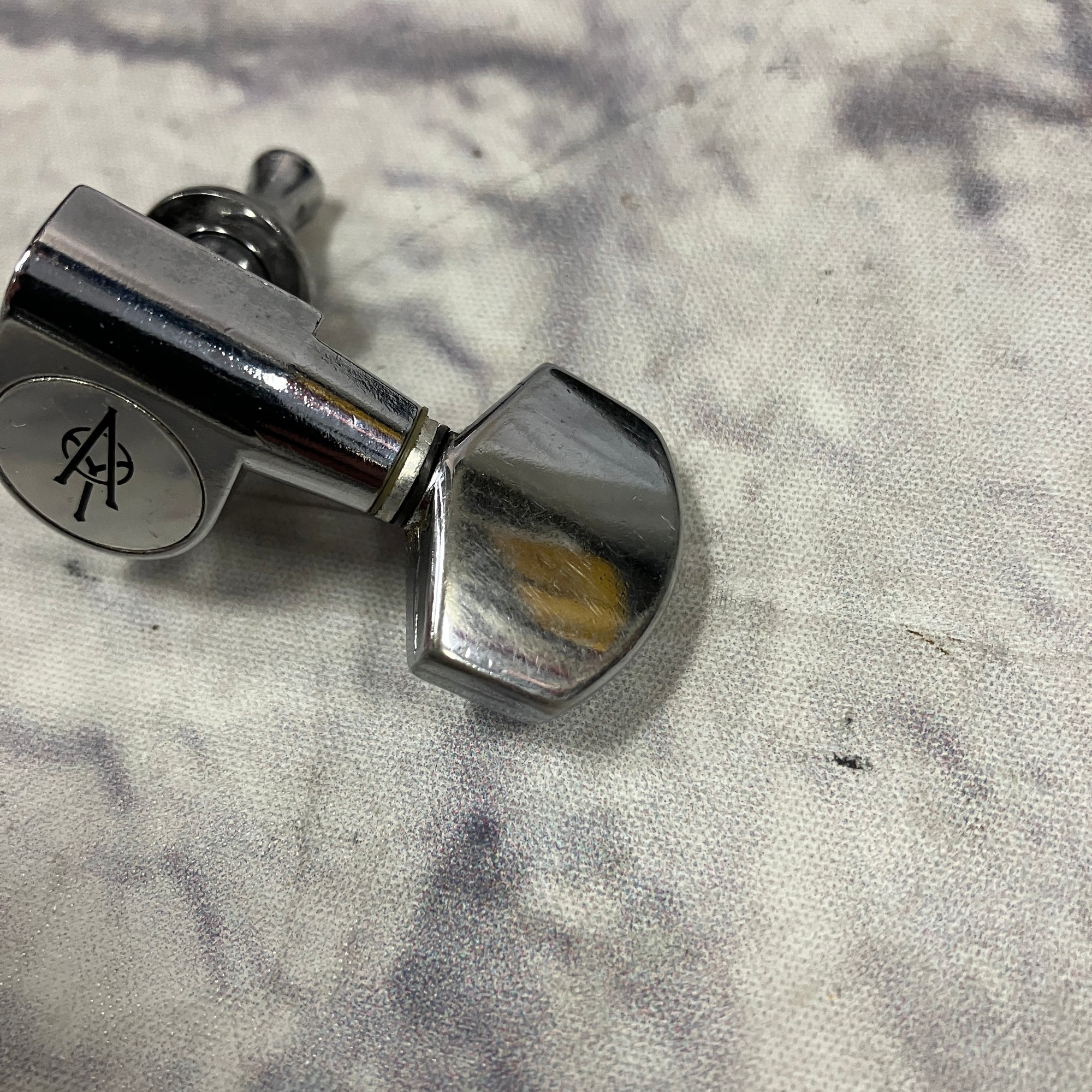 Alvarez Single 3x3 Tuning Machine Bass Side